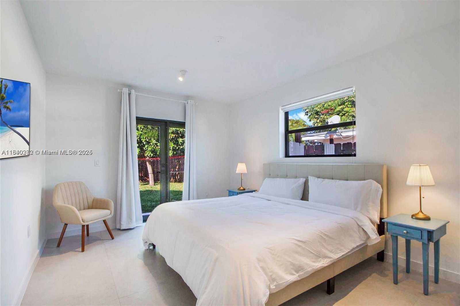 Small Image of 7532 HISPANOLA AVE, North Bay Village Number 13