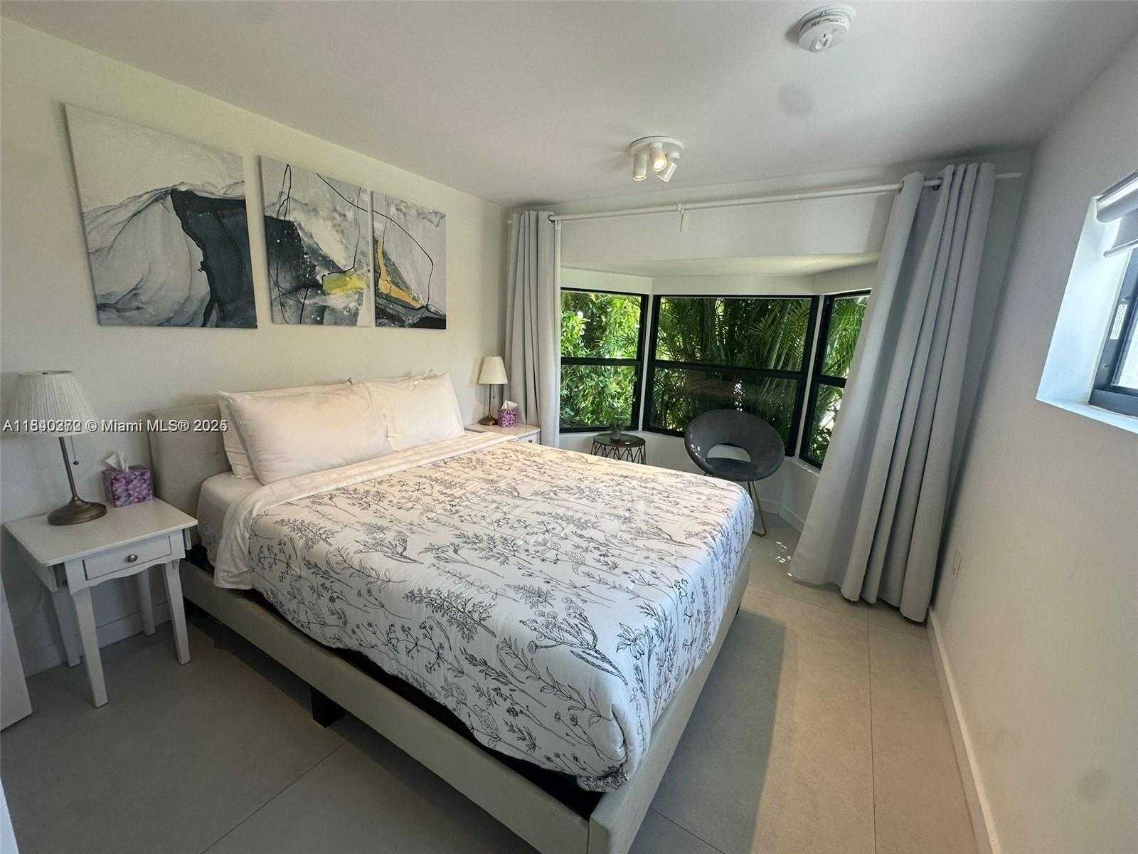 Small Image of 7532 HISPANOLA AVE, North Bay Village Number 14