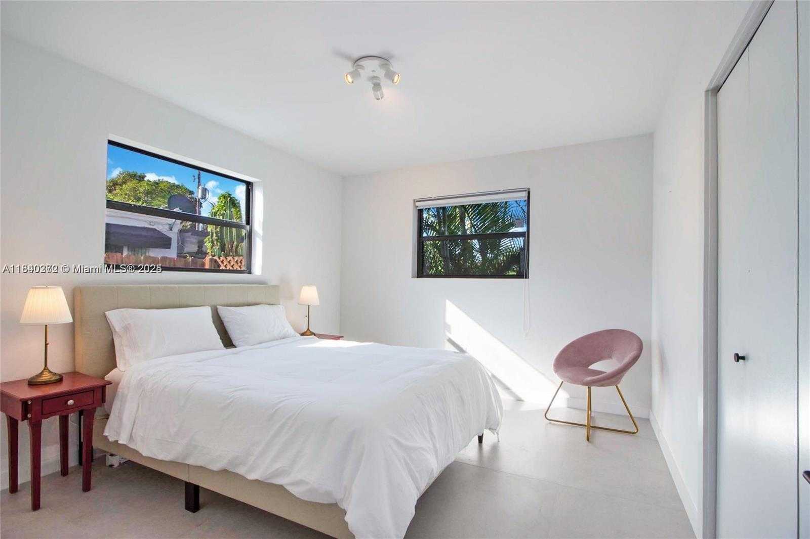 Small Image of 7532 HISPANOLA AVE, North Bay Village Number 16