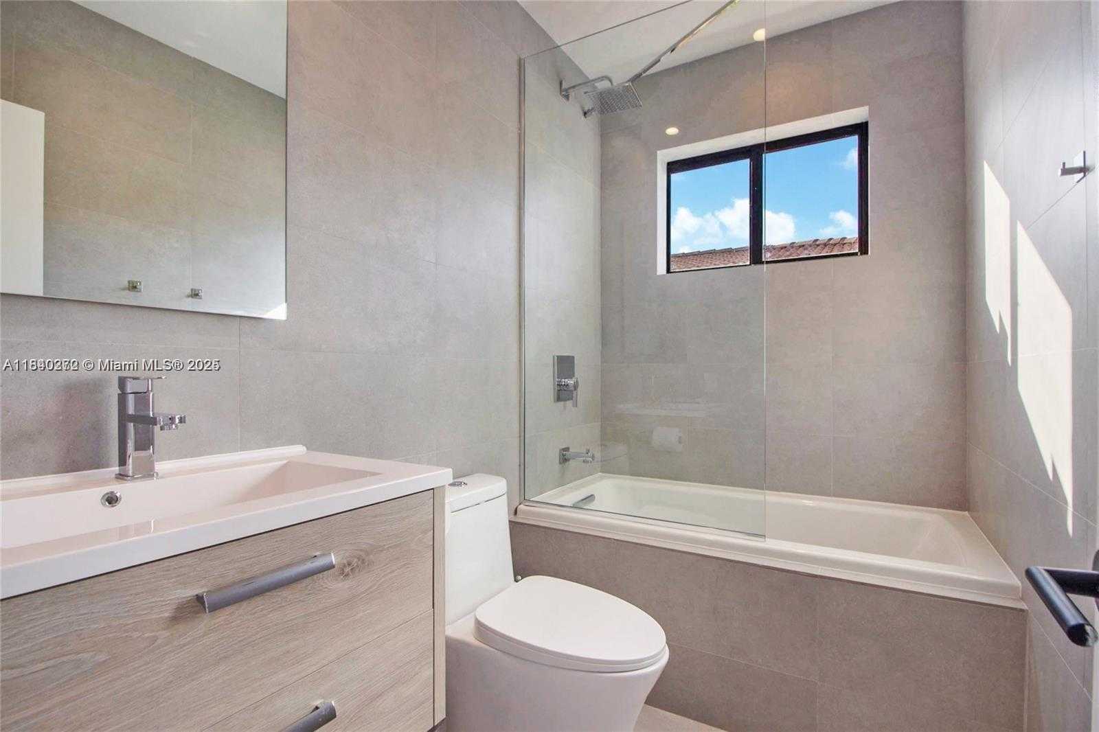 Small Image of 7532 HISPANOLA AVE, North Bay Village Number 19