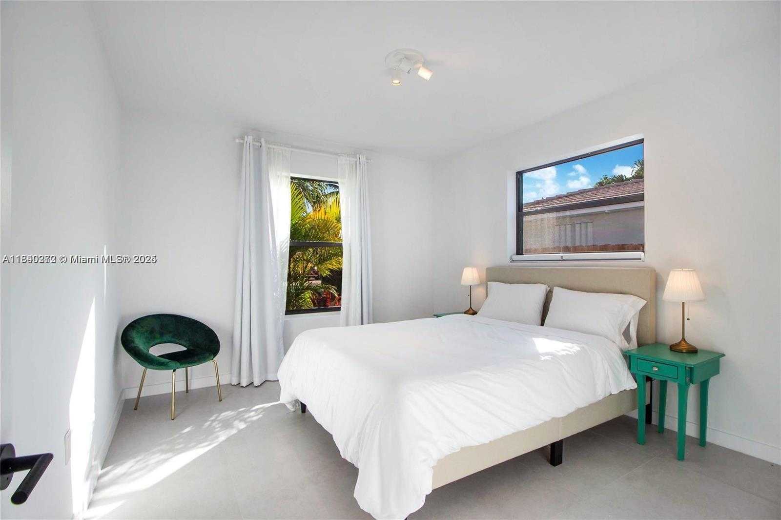 Small Image of 7532 HISPANOLA AVE, North Bay Village Number 21
