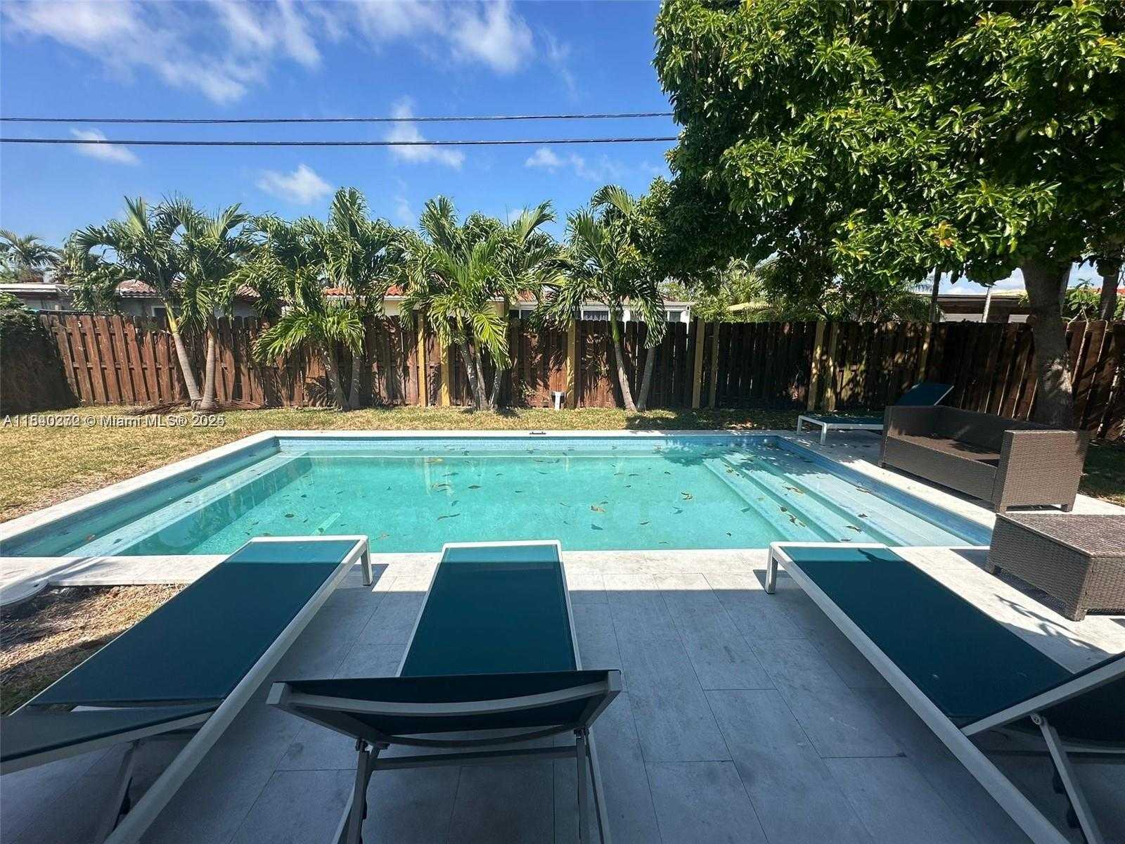 Small Image of 7532 HISPANOLA AVE, North Bay Village Number 4