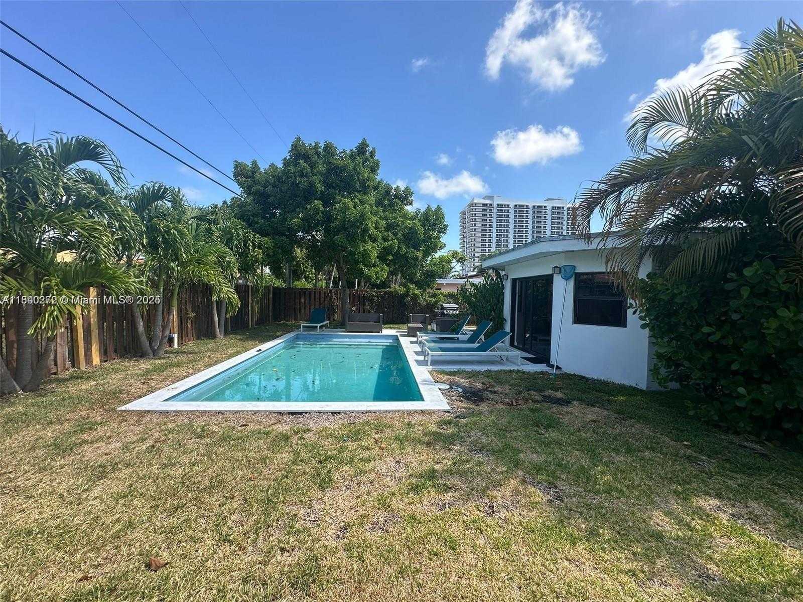 Small Image of 7532 HISPANOLA AVE, North Bay Village Number 5