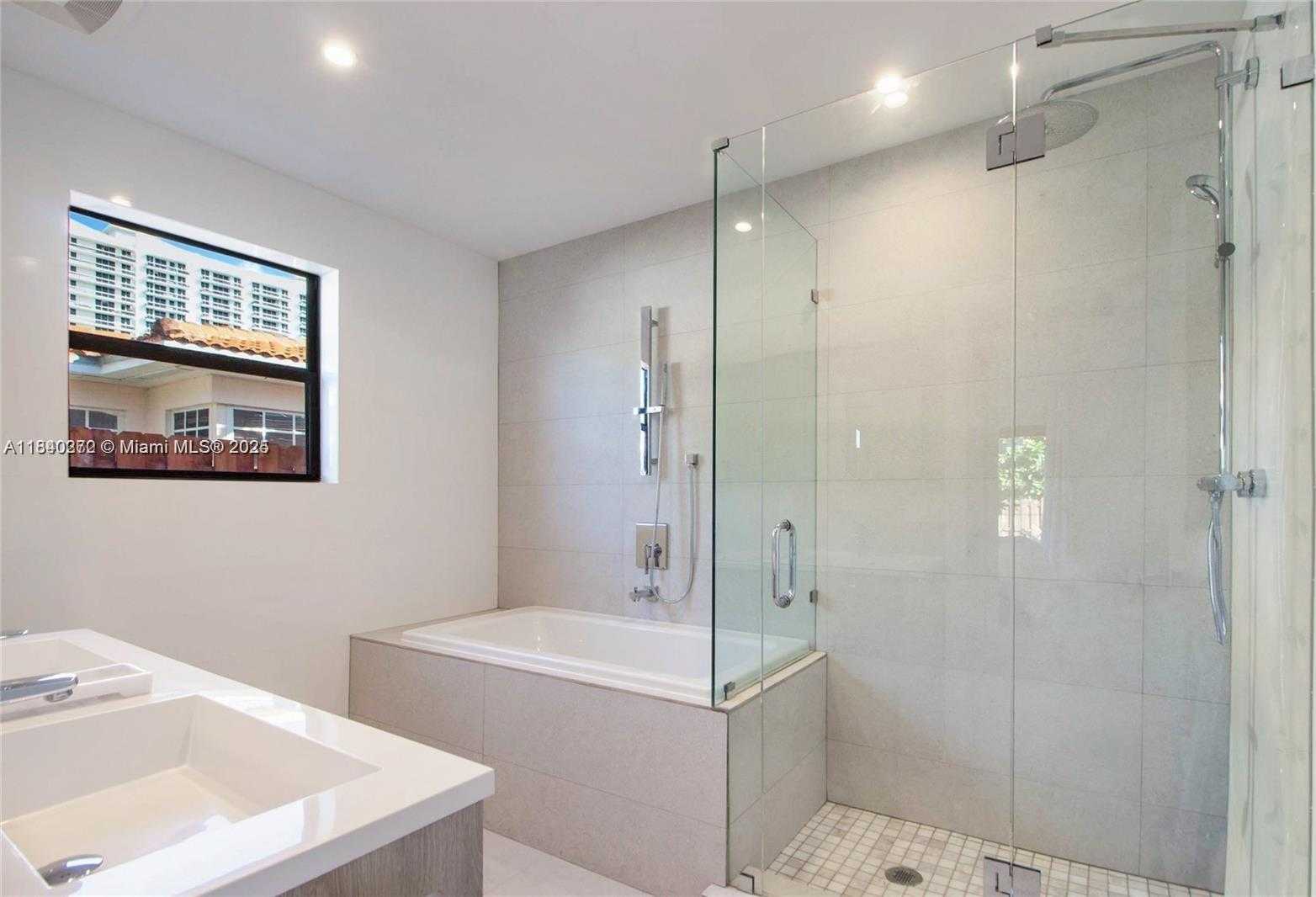 Small Image of 7532 HISPANOLA AVE, North Bay Village Number 6