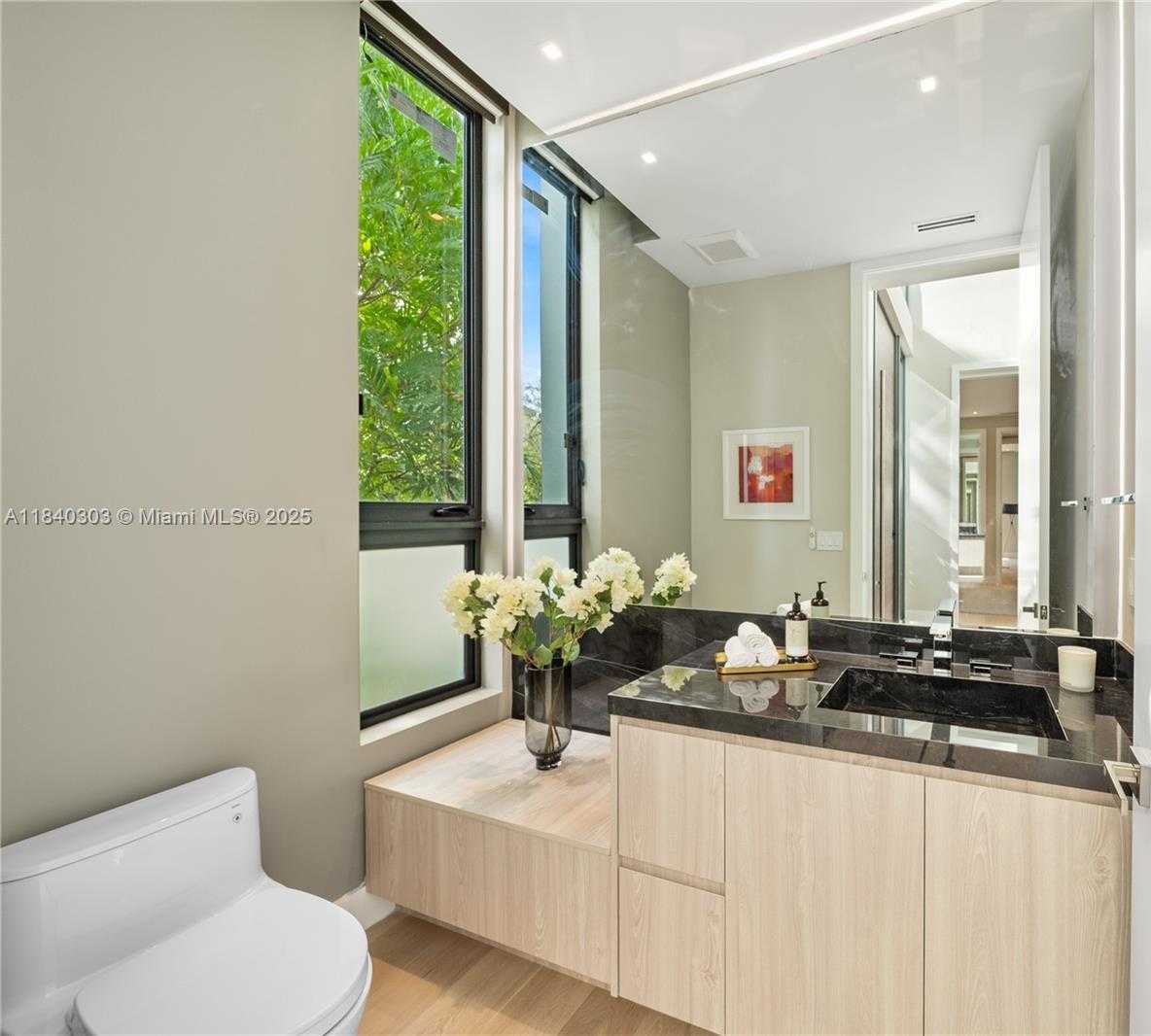 Small Image of 967 NORTH EAST 117TH ST, Biscayne Park Number 21