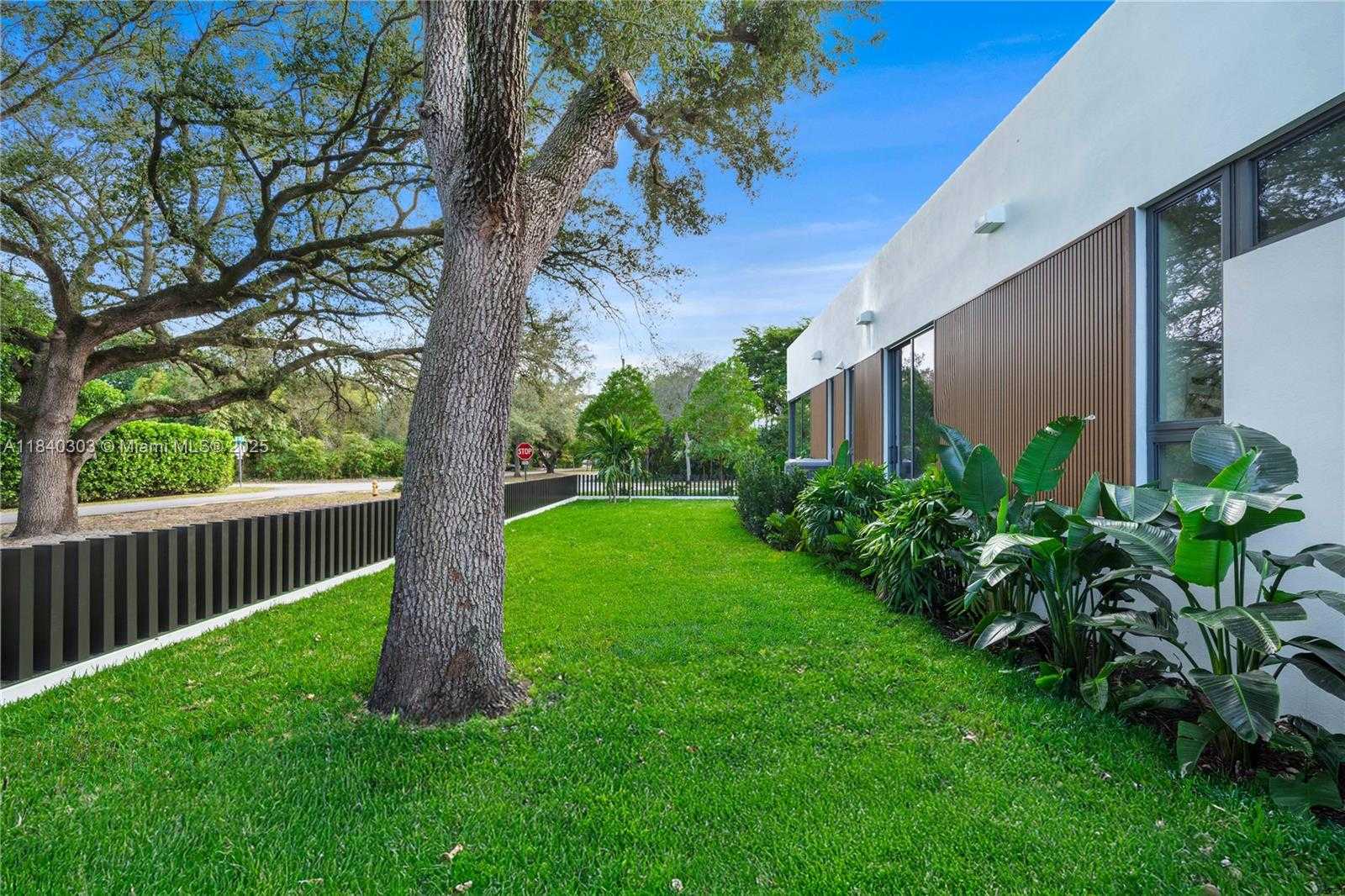 Small Image of 967 NORTH EAST 117TH ST, Biscayne Park Number 28