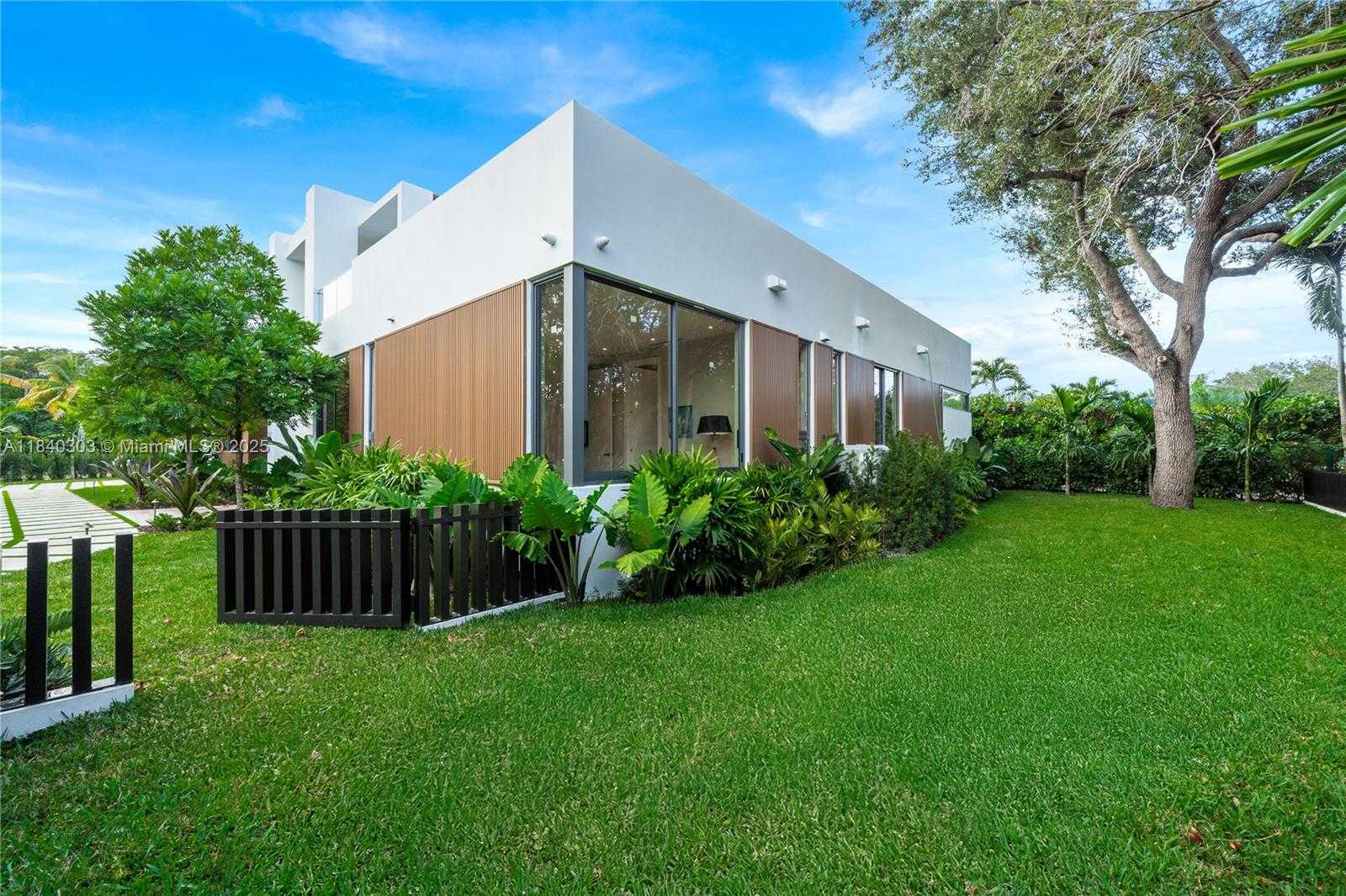 Small Image of 967 NORTH EAST 117TH ST, Biscayne Park Number 29
