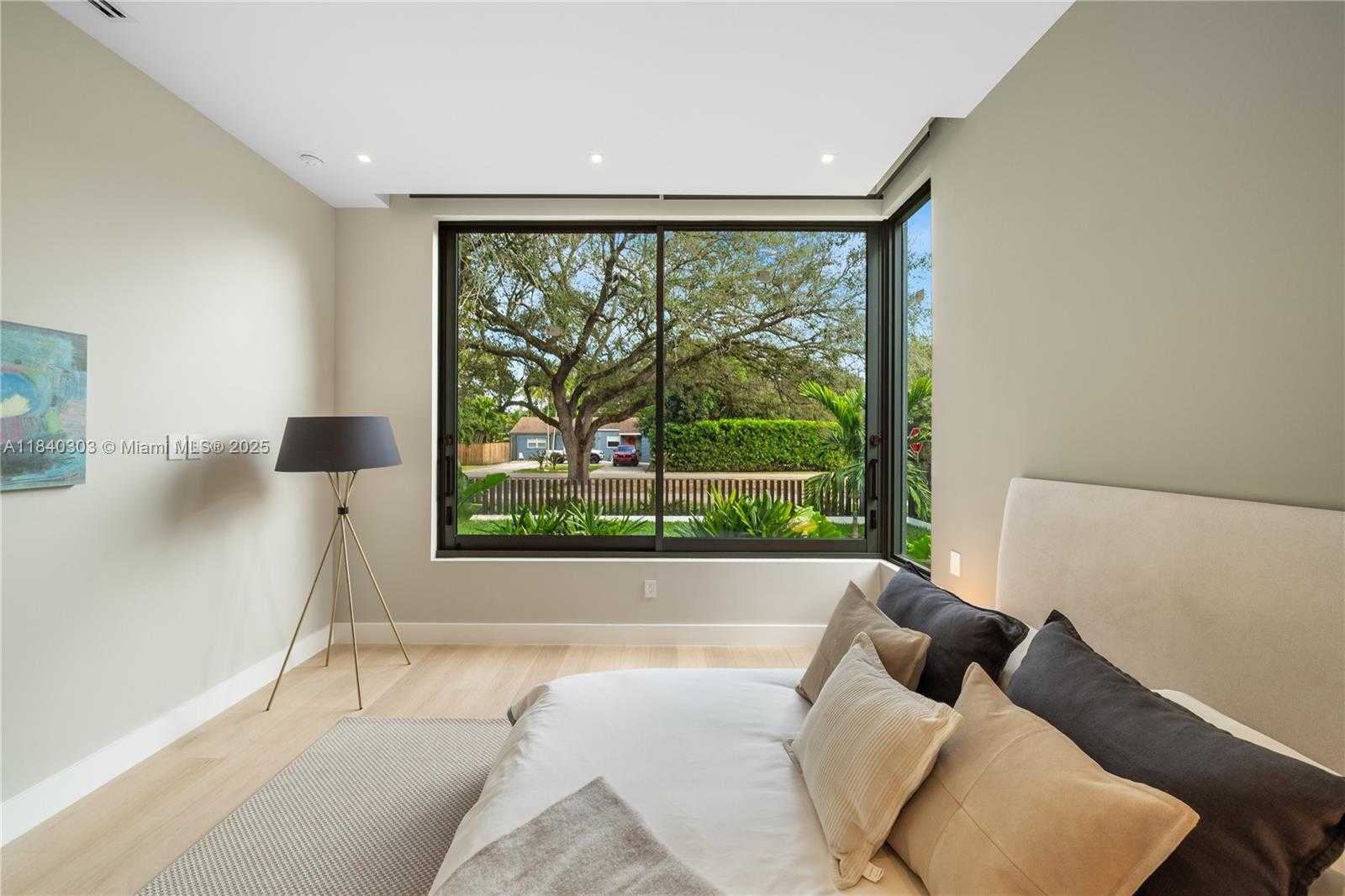 Small Image of 967 NORTH EAST 117TH ST, Biscayne Park Number 48