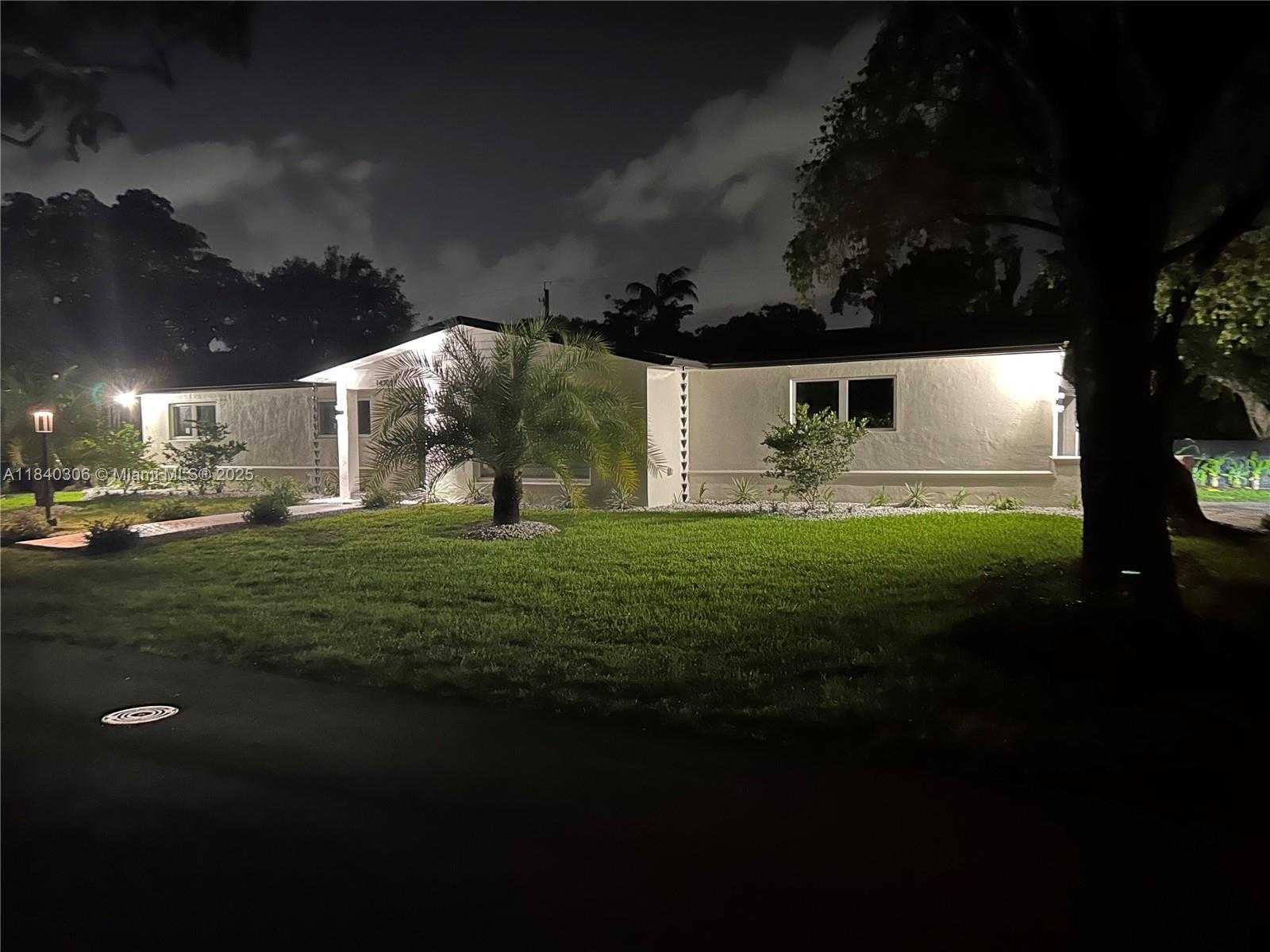 Small Image of 14700 SOUTH WEST 83RD PL, Palmetto Bay Number 2