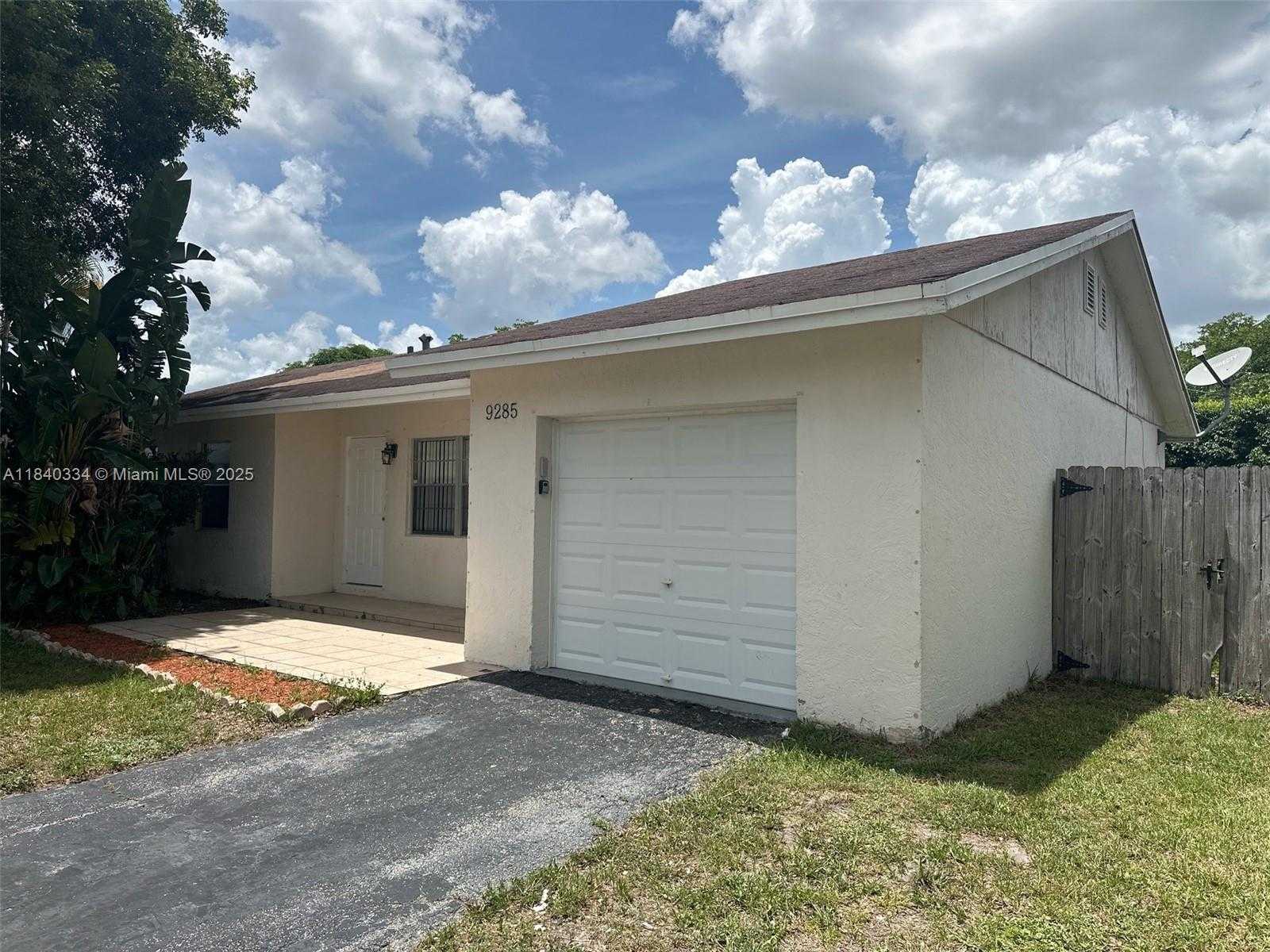 Small Image of 9285 AFFIRMED LN, Boca Raton Number 2