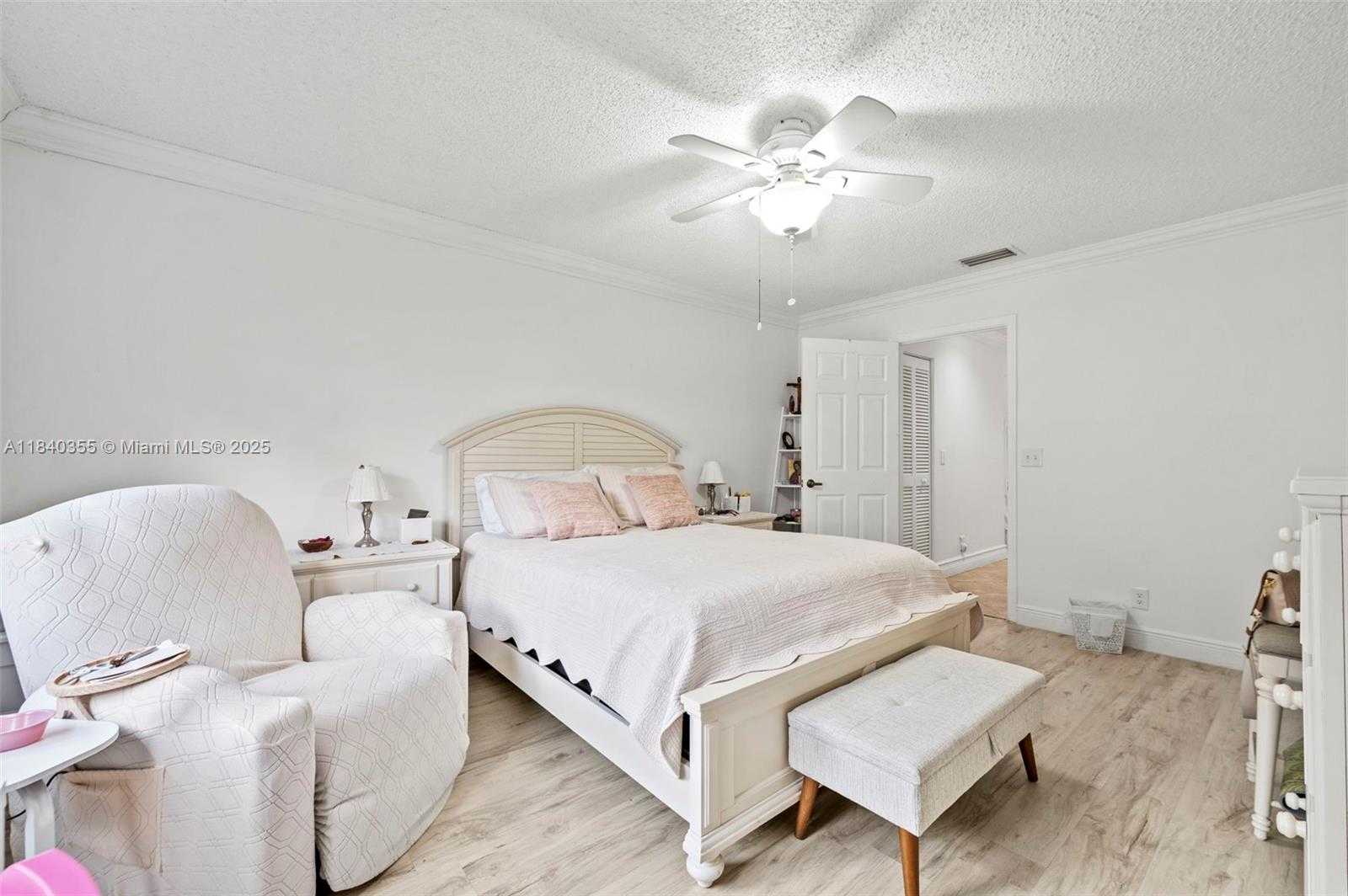 Small Image of 9384 NORTH WEST 8TH CIR, Plantation Number 12