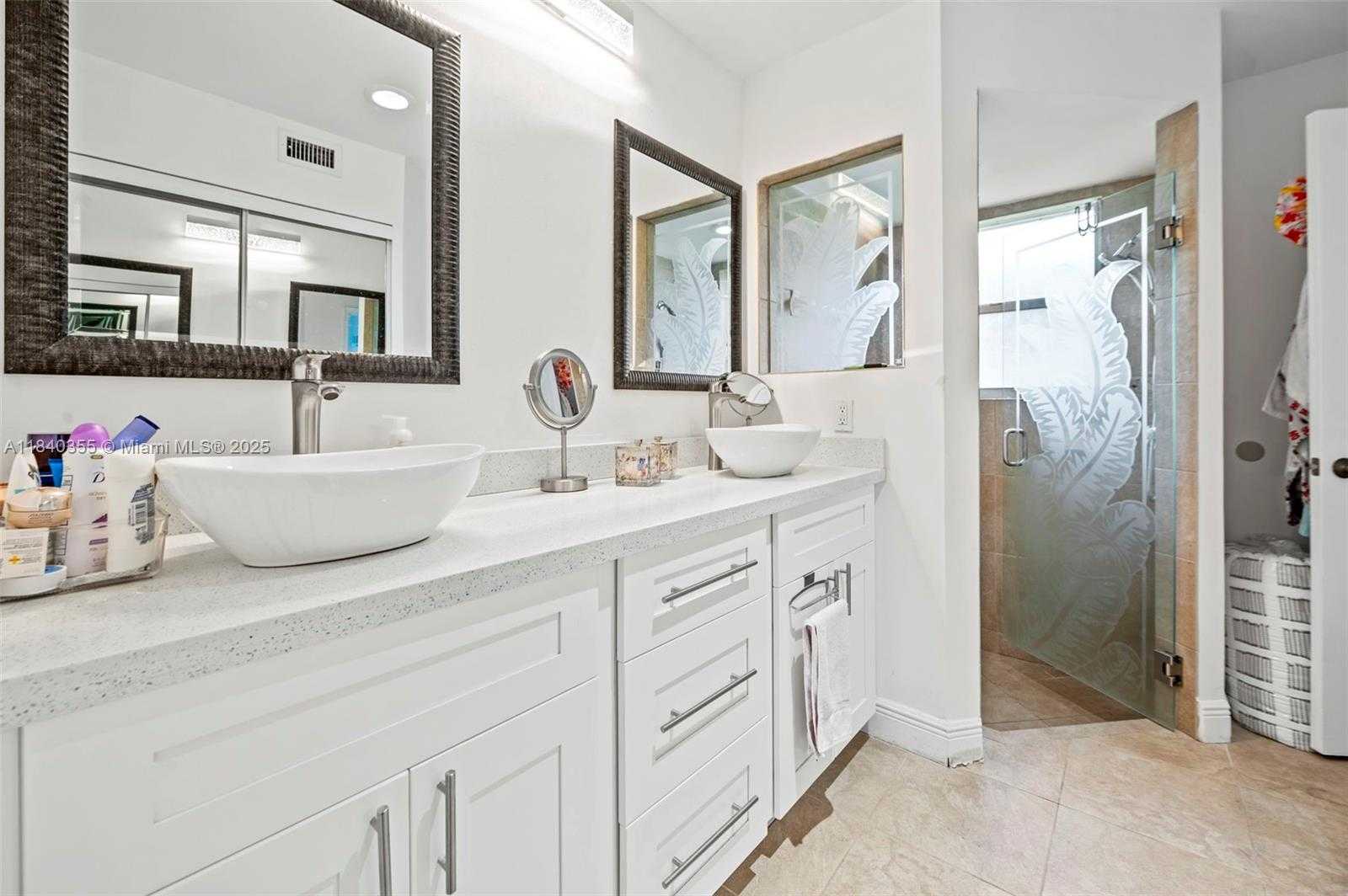 Small Image of 9384 NORTH WEST 8TH CIR, Plantation Number 13