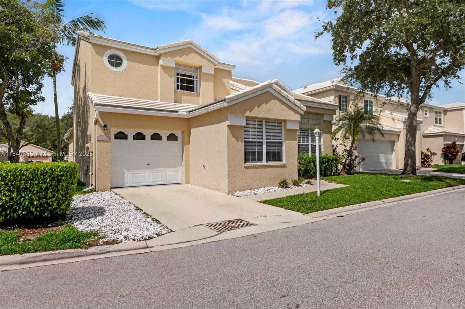 Small Image of 9384 NORTH WEST 8TH CIR, Plantation Number 3