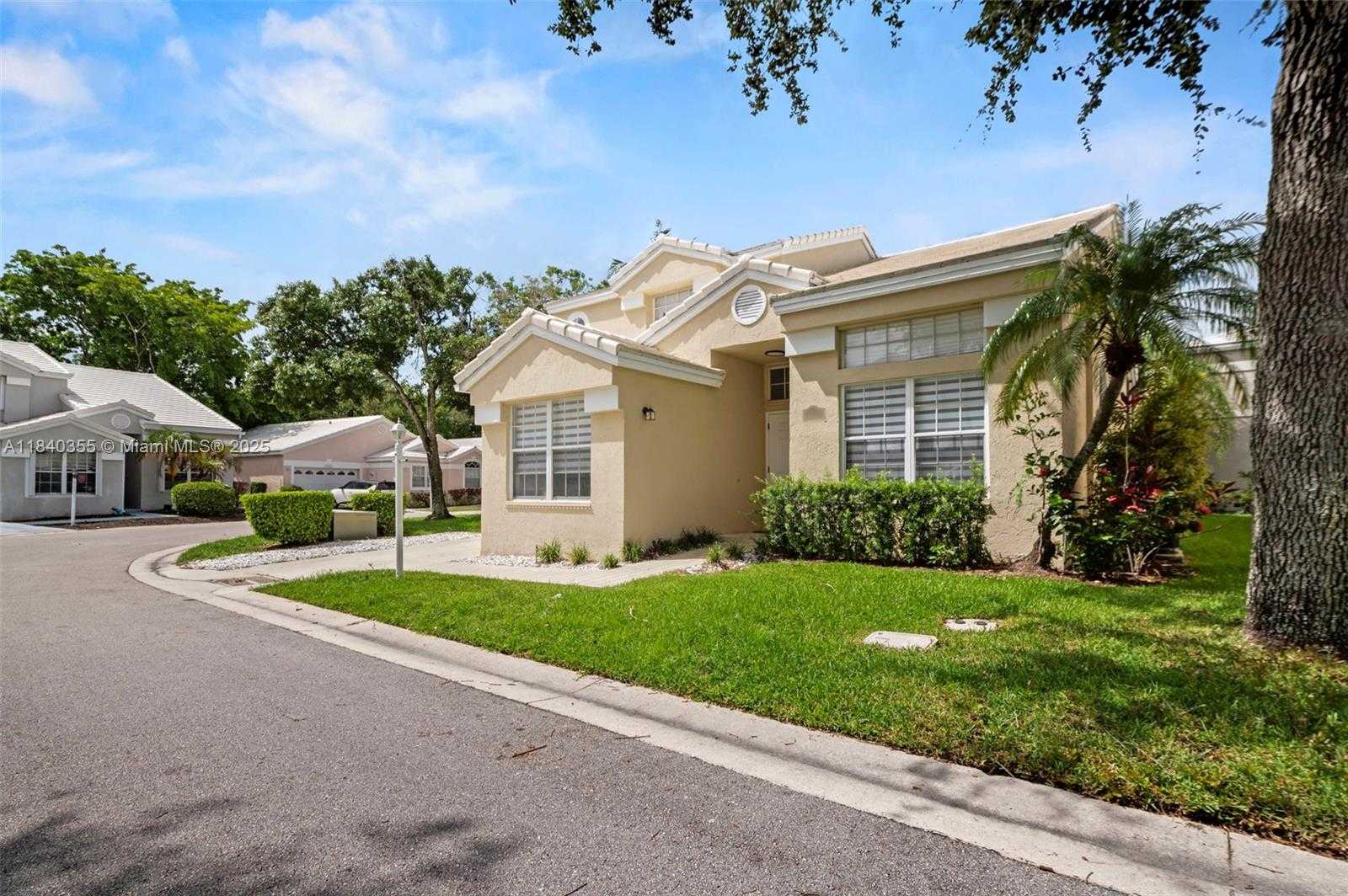 Small Image of 9384 NORTH WEST 8TH CIR, Plantation Number 4