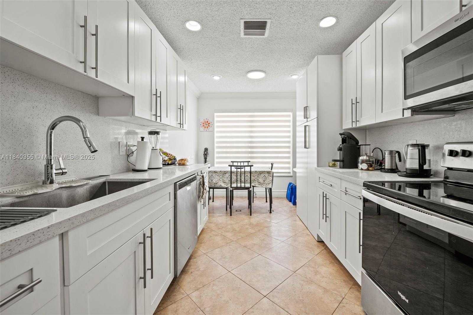 Small Image of 9384 NORTH WEST 8TH CIR, Plantation Number 9