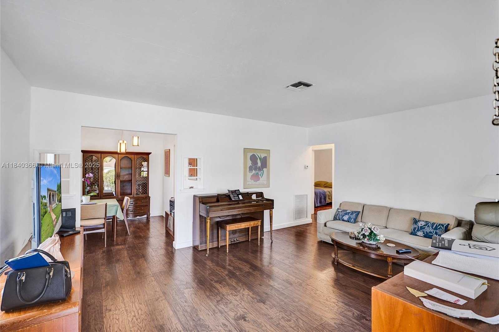 Small Image of 105 NORTH WEST 32ND PL, Miami Number 11