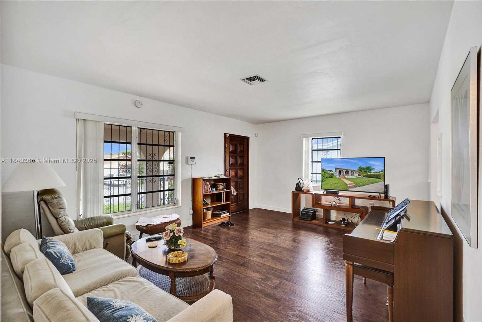Small Image of 105 NORTH WEST 32ND PL, Miami Number 14