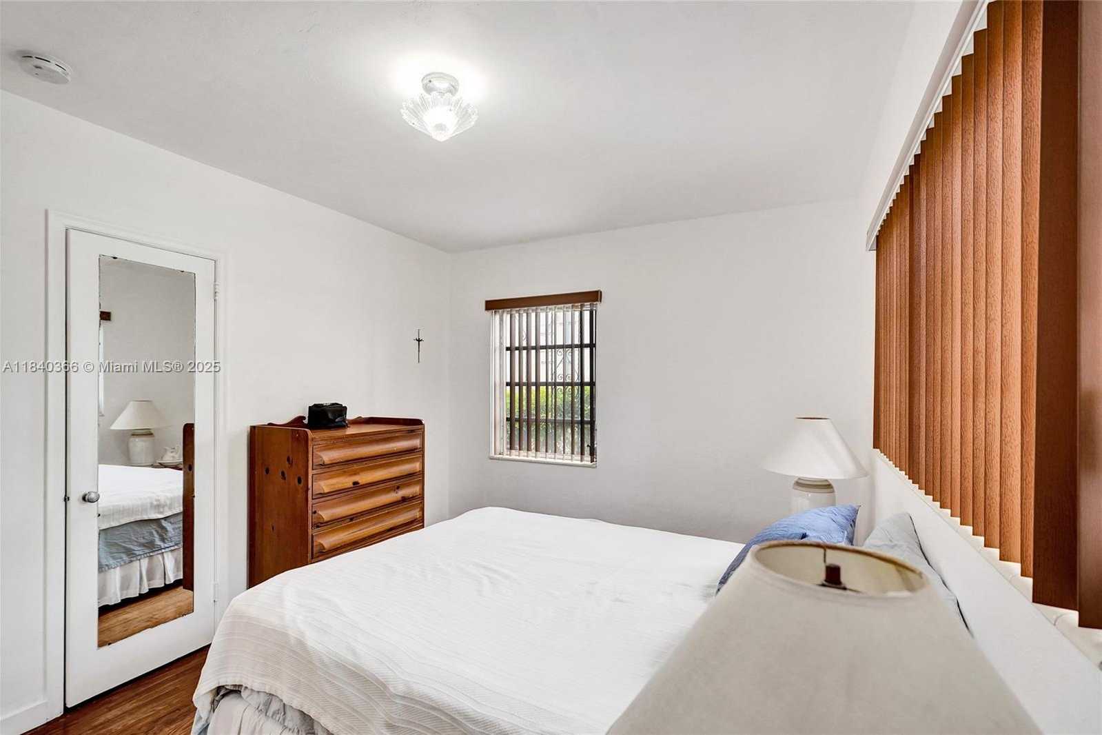 Small Image of 105 NORTH WEST 32ND PL, Miami Number 27