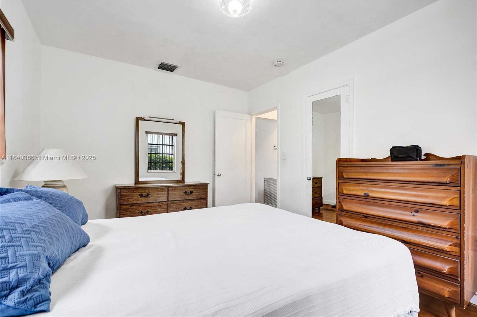 Small Image of 105 NORTH WEST 32ND PL, Miami Number 30