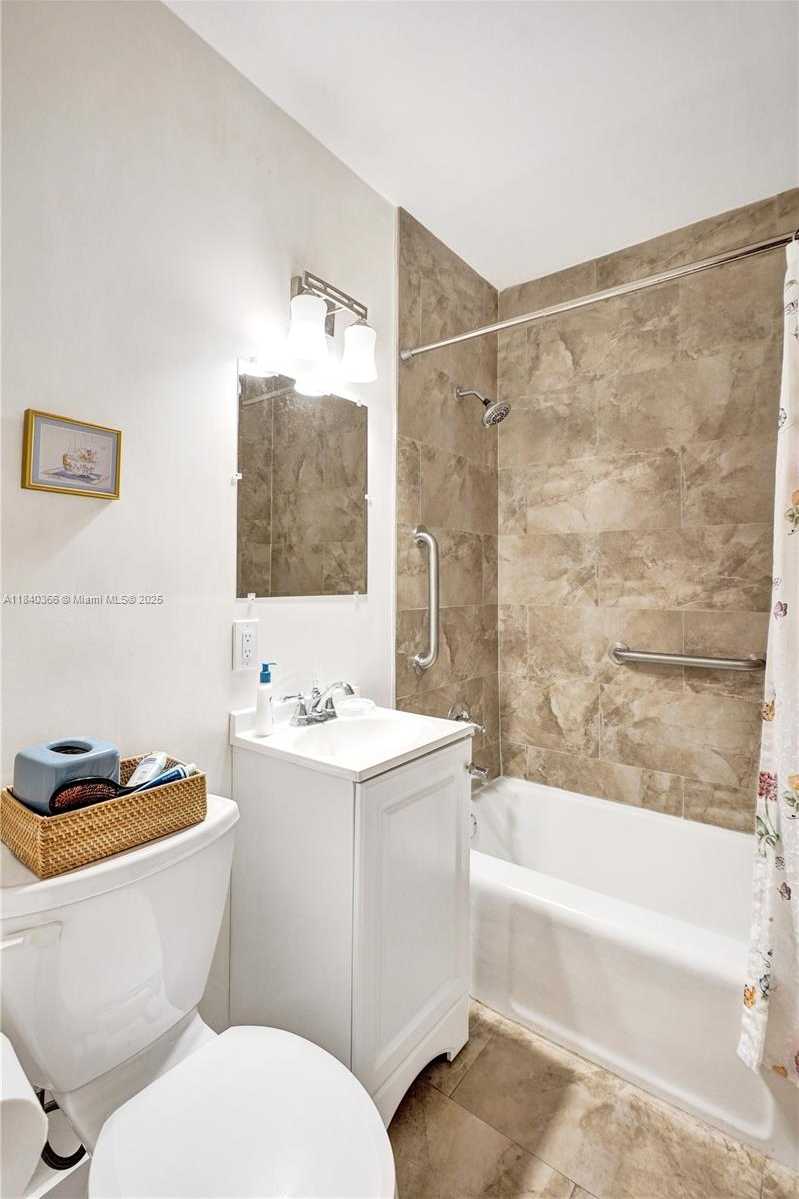 Small Image of 105 NORTH WEST 32ND PL, Miami Number 34