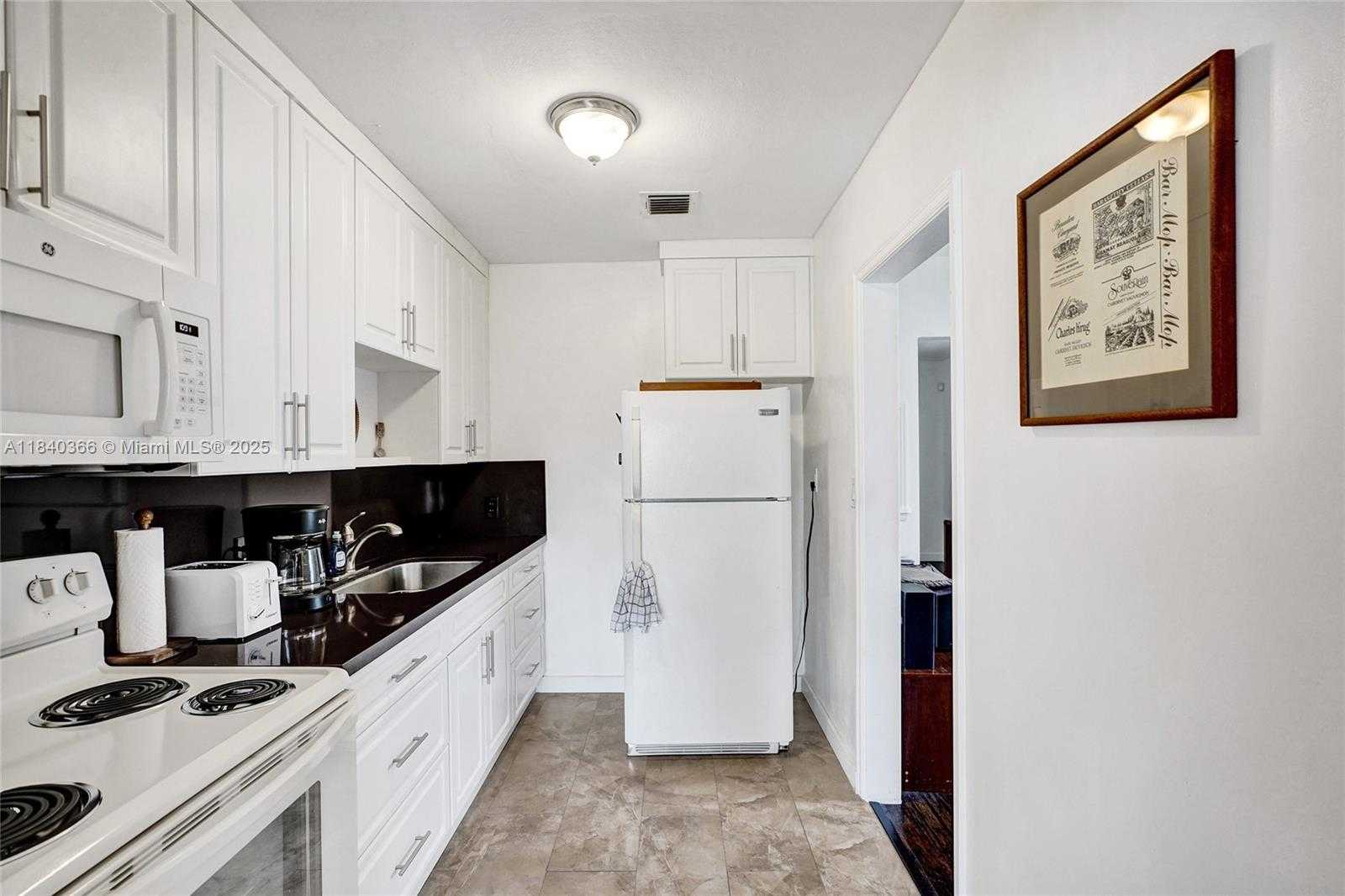 Small Image of 105 NORTH WEST 32ND PL, Miami Number 39