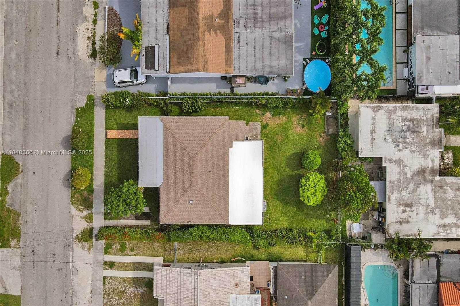 Small Image of 105 NORTH WEST 32ND PL, Miami Number 4