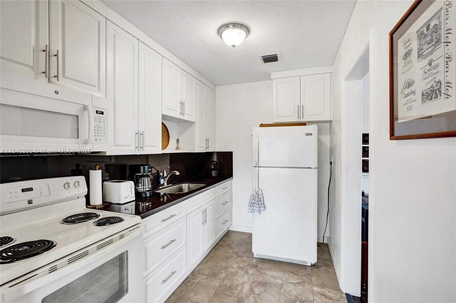 Small Image of 105 NORTH WEST 32ND PL, Miami Number 40