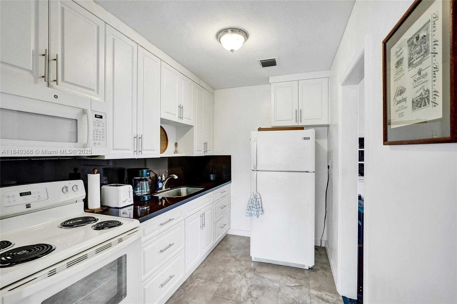 Small Image of 105 NORTH WEST 32ND PL, Miami Number 41