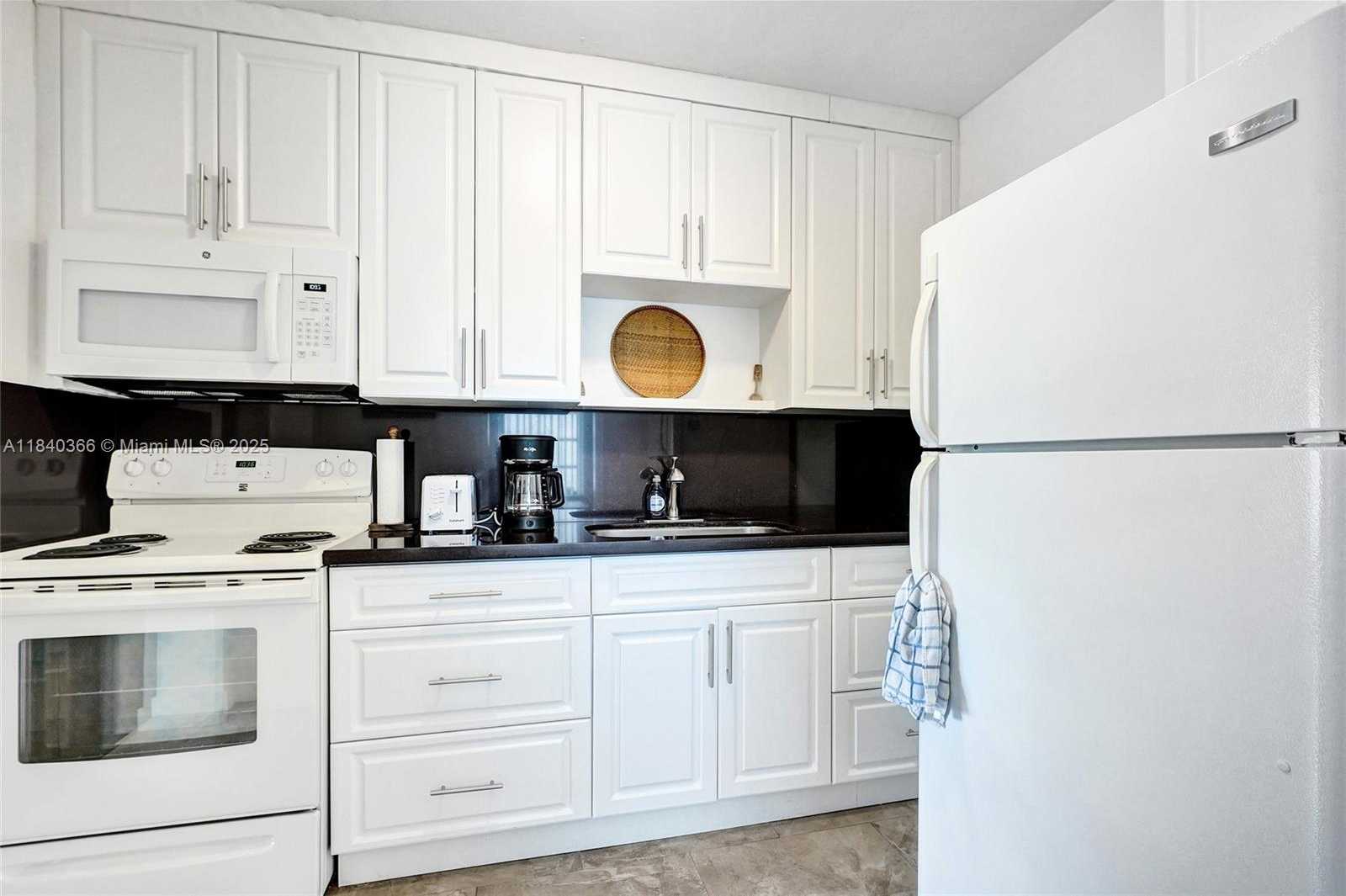 Small Image of 105 NORTH WEST 32ND PL, Miami Number 43