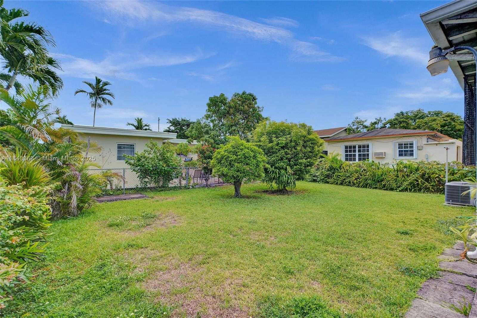 Small Image of 105 NORTH WEST 32ND PL, Miami Number 7