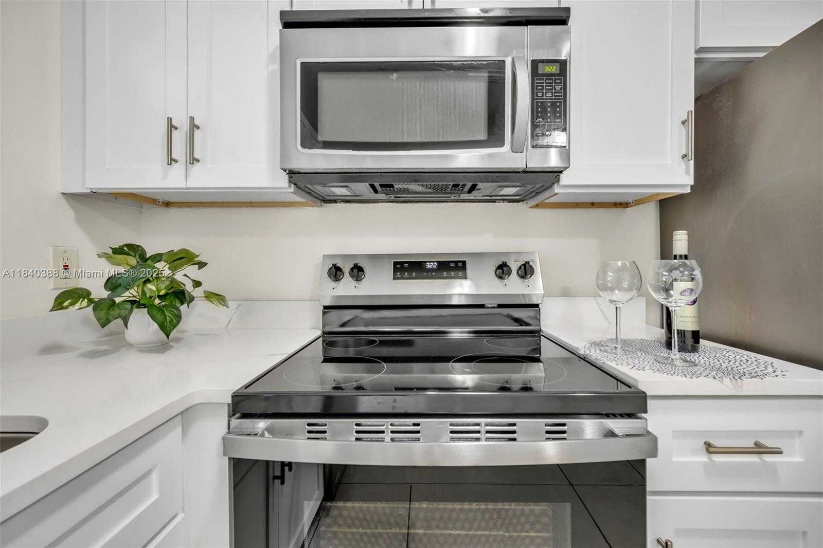 Small Image of 451 SOUTH WEST 28TH AVE, Fort Lauderdale Number 10
