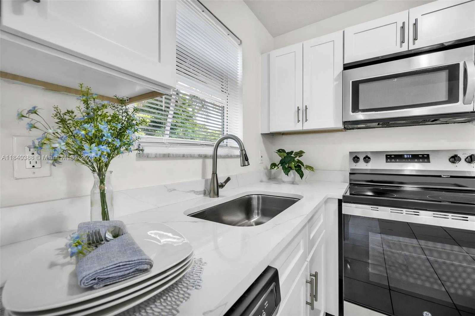 Small Image of 451 SOUTH WEST 28TH AVE, Fort Lauderdale Number 11