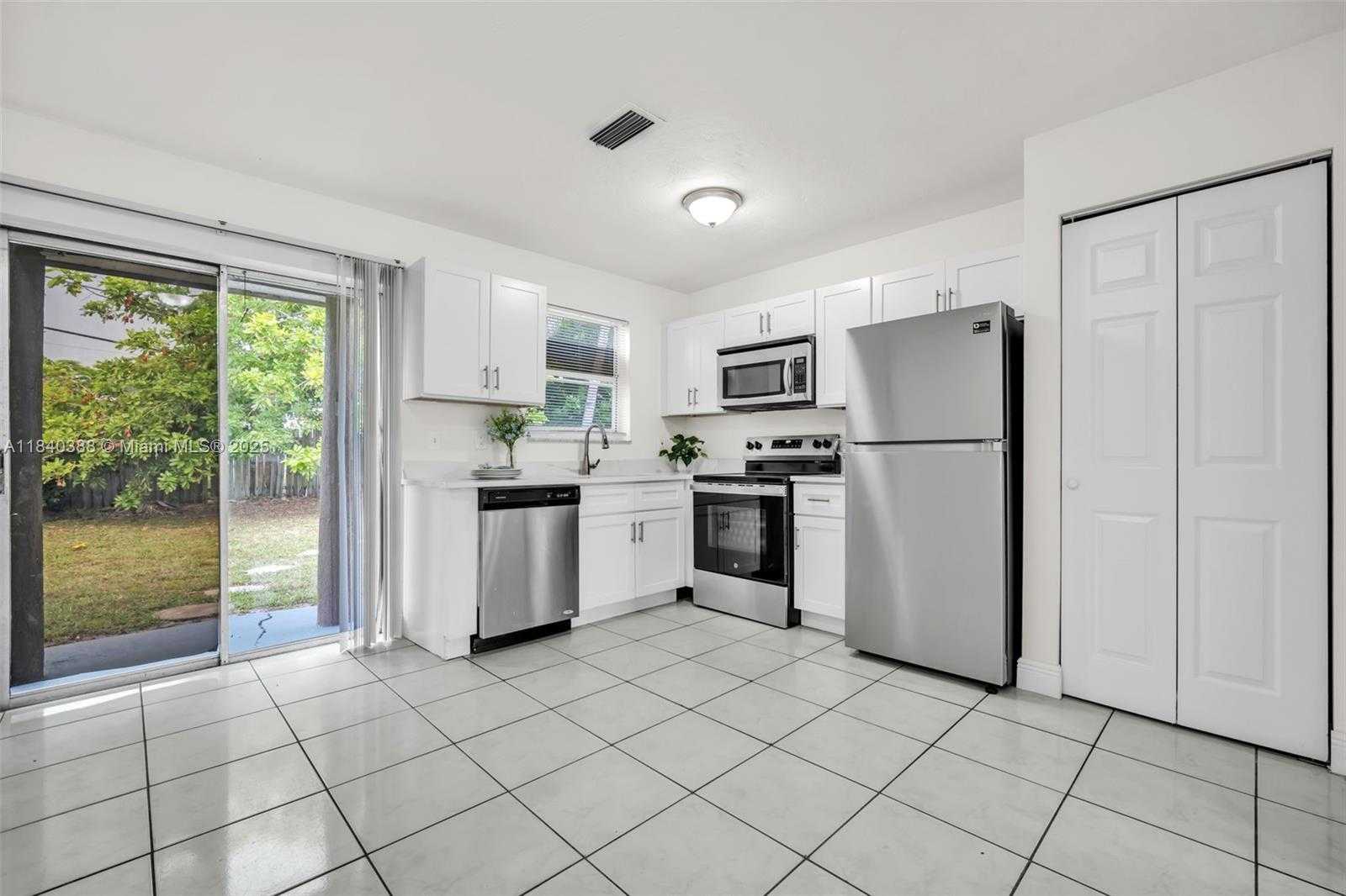 Small Image of 451 SOUTH WEST 28TH AVE, Fort Lauderdale Number 8
