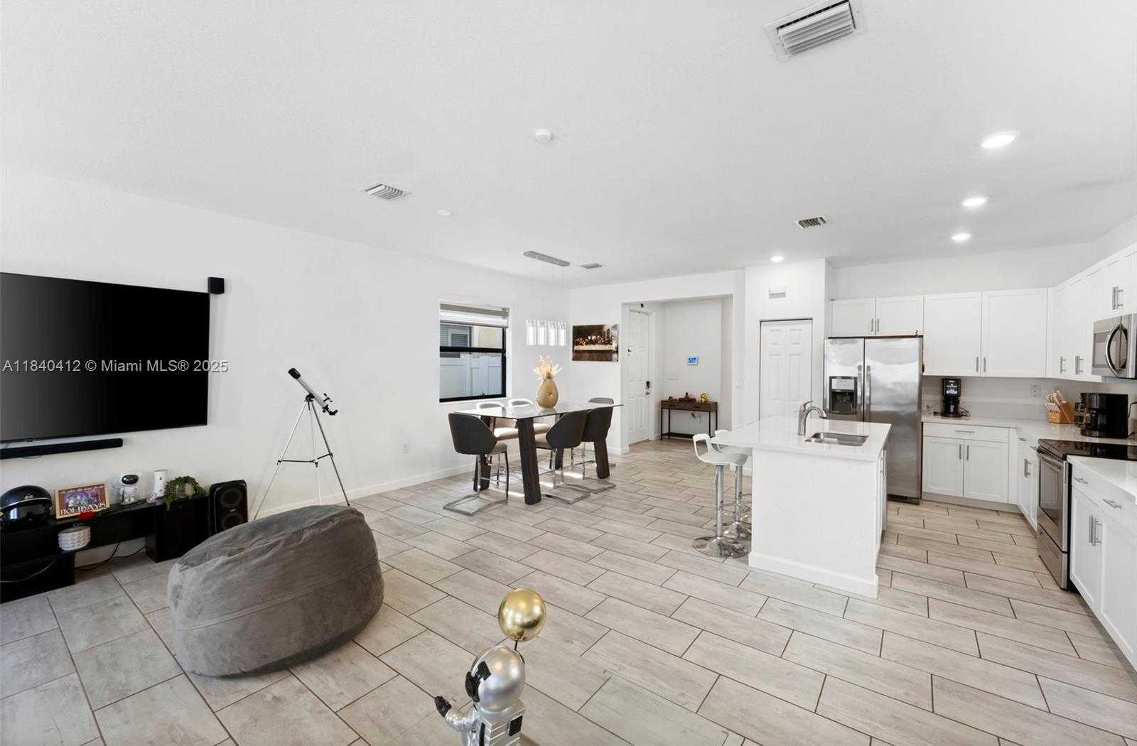 Small Image of 3419 WEST 109TH PL, Hialeah Number 10