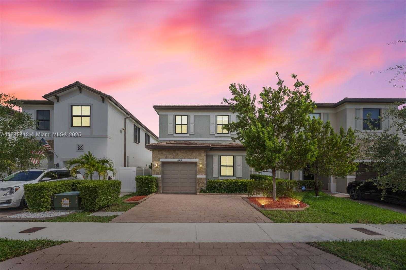 Small Image of 3419 WEST 109TH PL, Hialeah Number 2