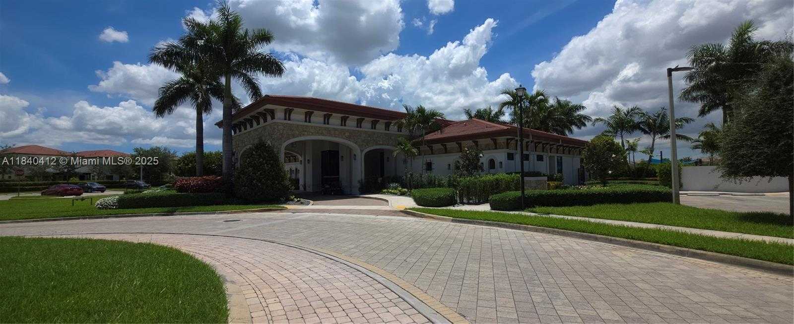 Small Image of 3419 WEST 109TH PL, Hialeah Number 32