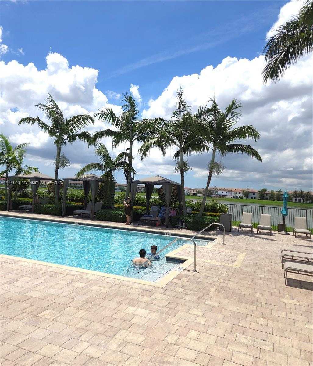 Small Image of 3419 WEST 109TH PL, Hialeah Number 44