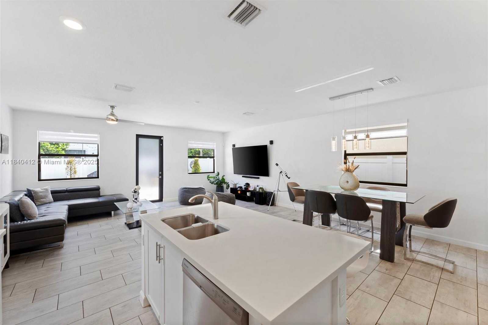 Small Image of 3419 WEST 109TH PL, Hialeah Number 8