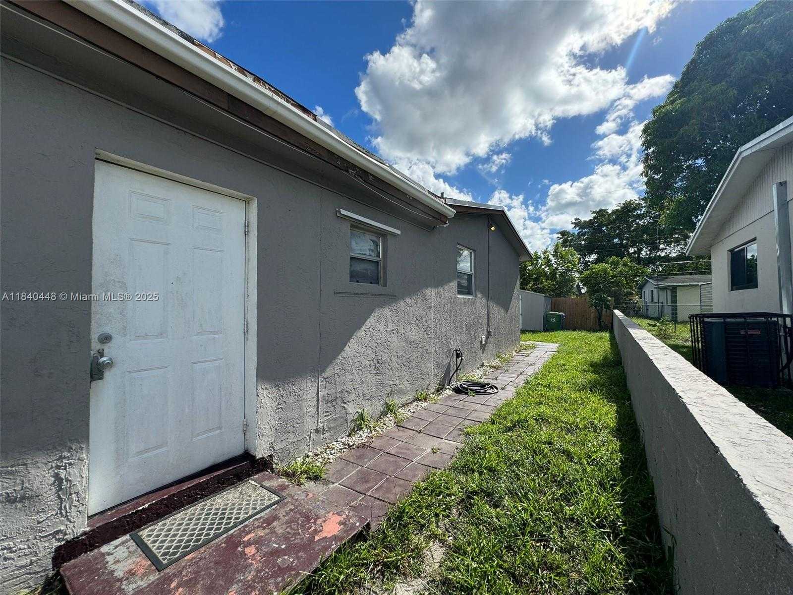 Small Image of 433 SOUTH WEST 28TH AVE, Fort Lauderdale Number 41