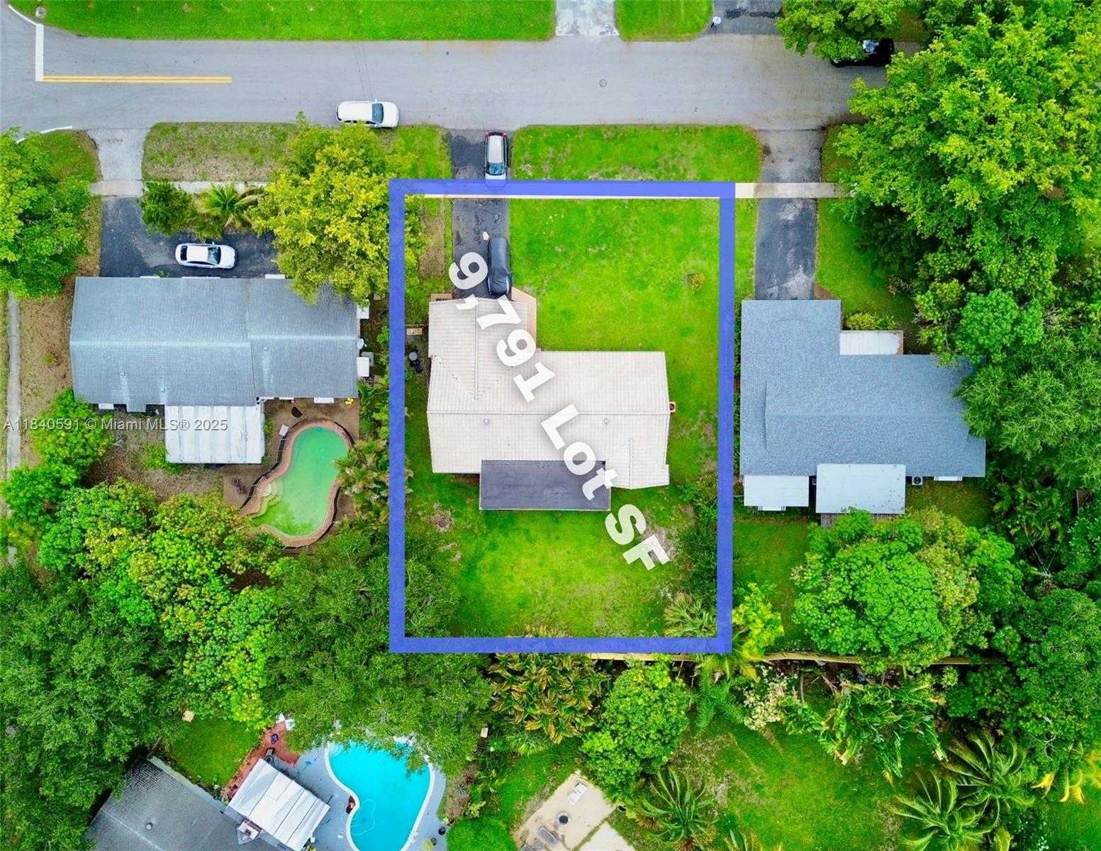Small Image of 161 NORTH WEST 46TH TER, Plantation Number 13