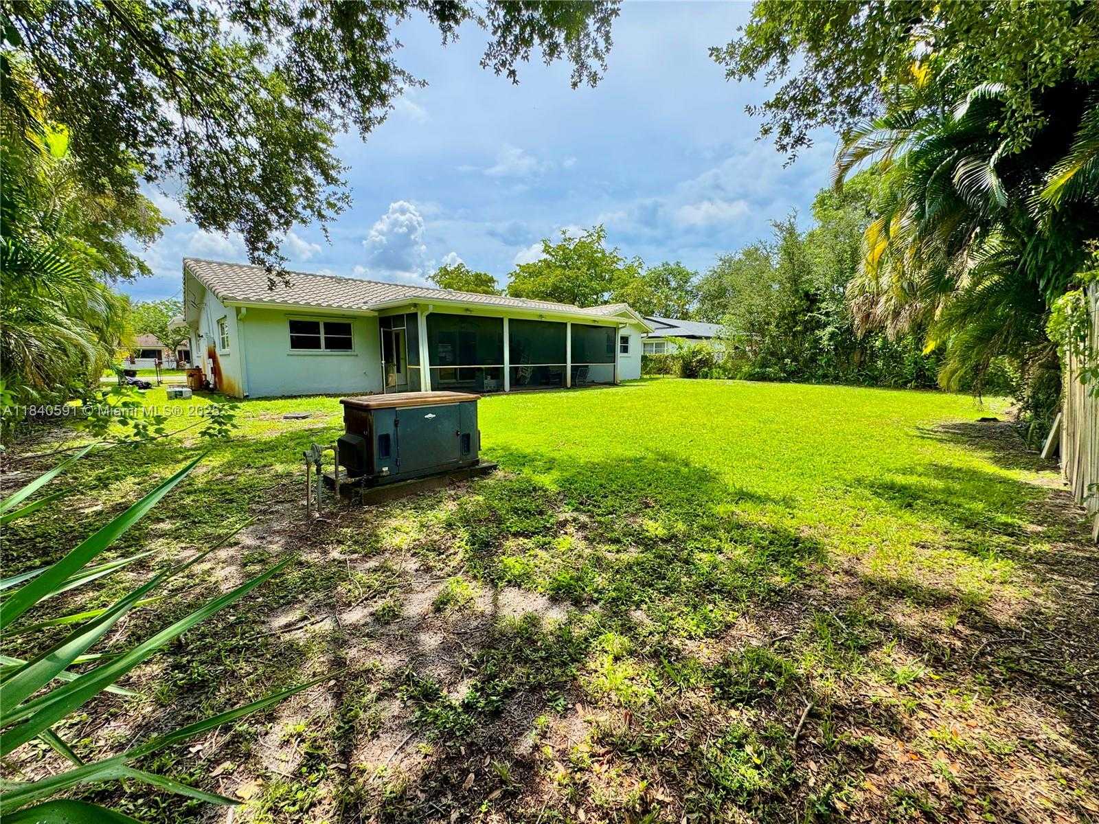 Small Image of 161 NORTH WEST 46TH TER, Plantation Number 26