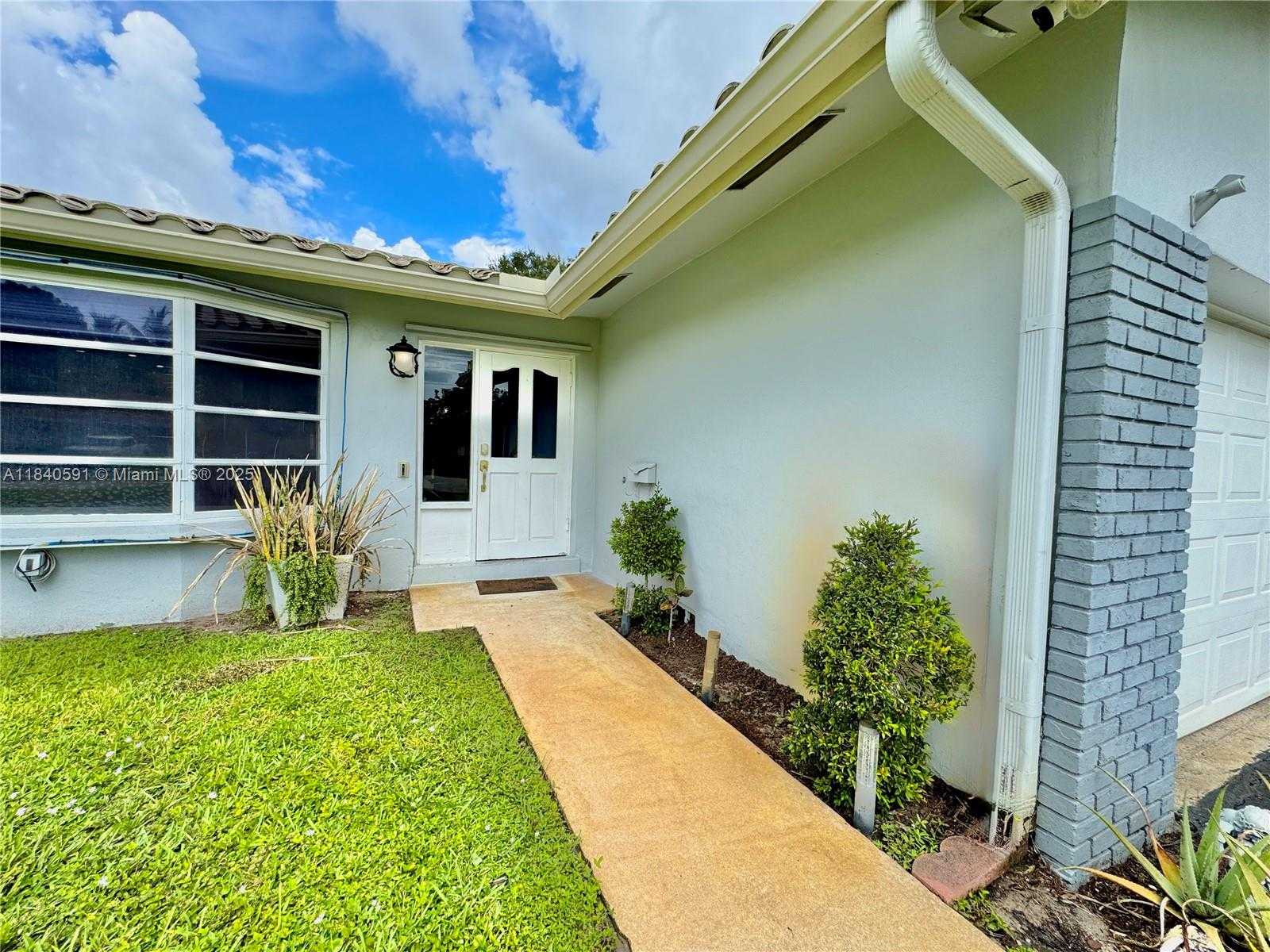 Small Image of 161 NORTH WEST 46TH TER, Plantation Number 28