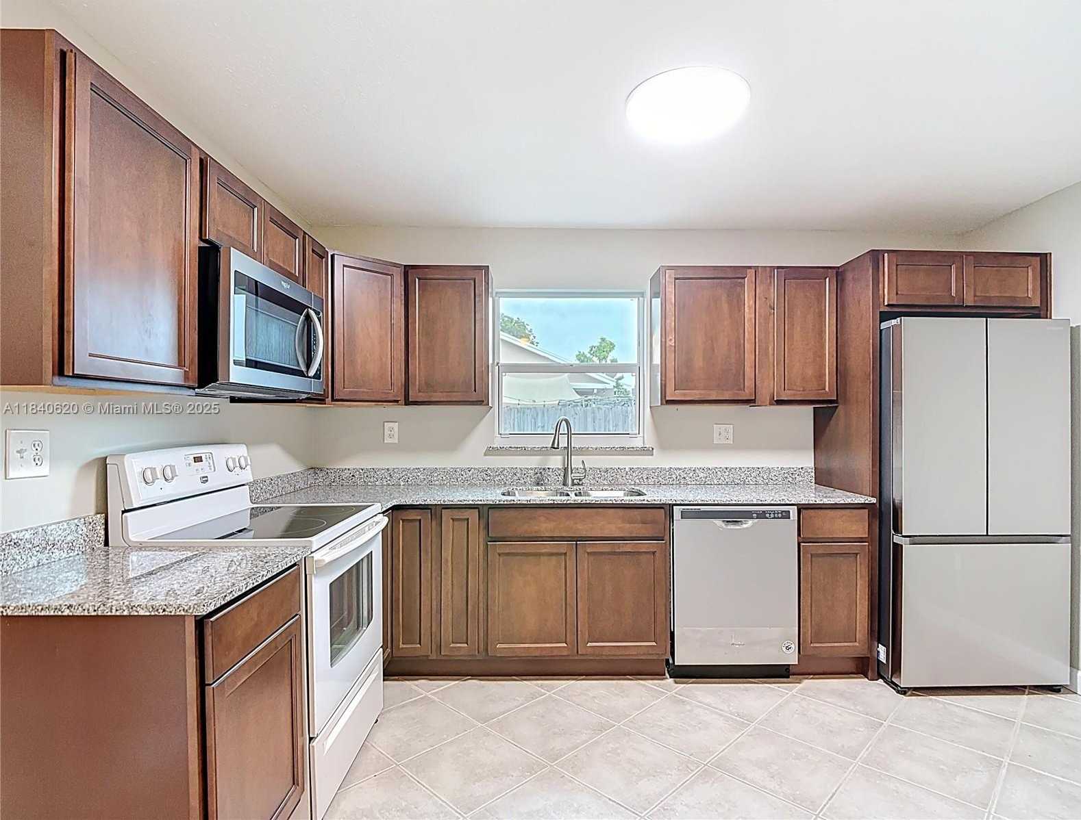 Small Image of 12841 SOUTH WEST 146TH LN, Miami Number 13