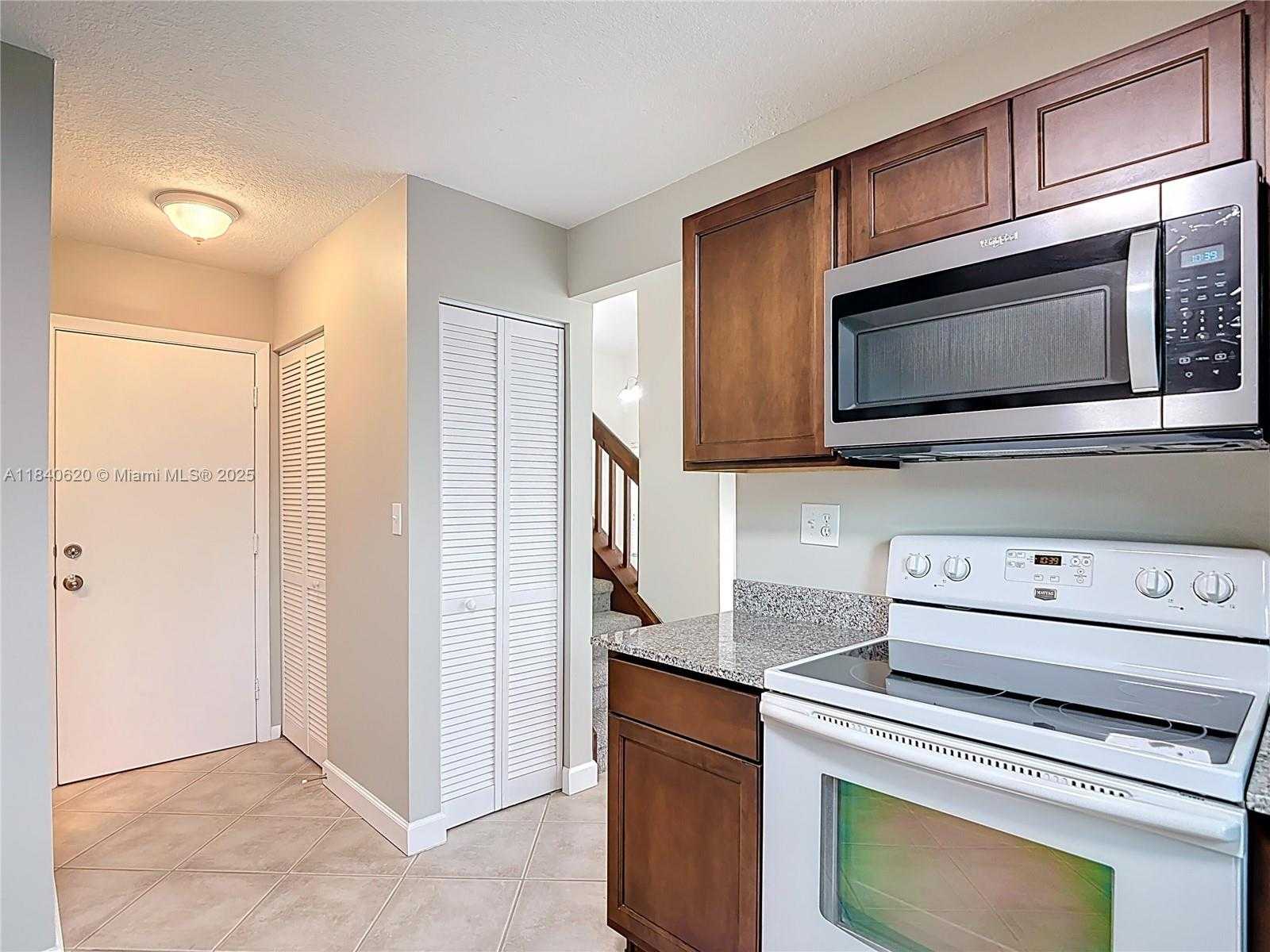 Small Image of 12841 SOUTH WEST 146TH LN, Miami Number 16