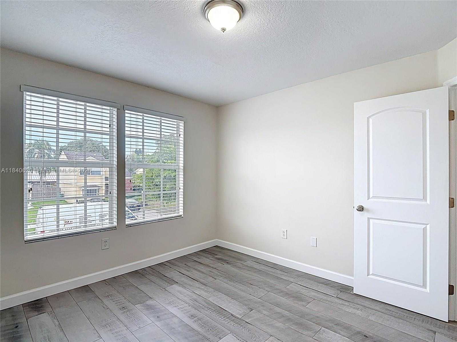 Small Image of 12841 SOUTH WEST 146TH LN, Miami Number 23