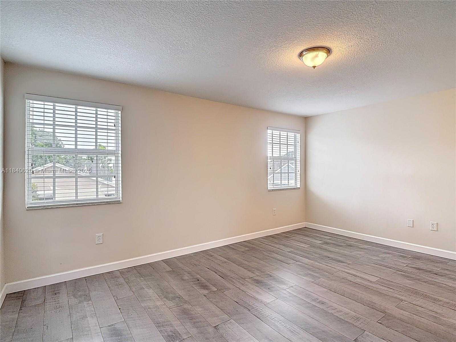 Small Image of 12841 SOUTH WEST 146TH LN, Miami Number 27