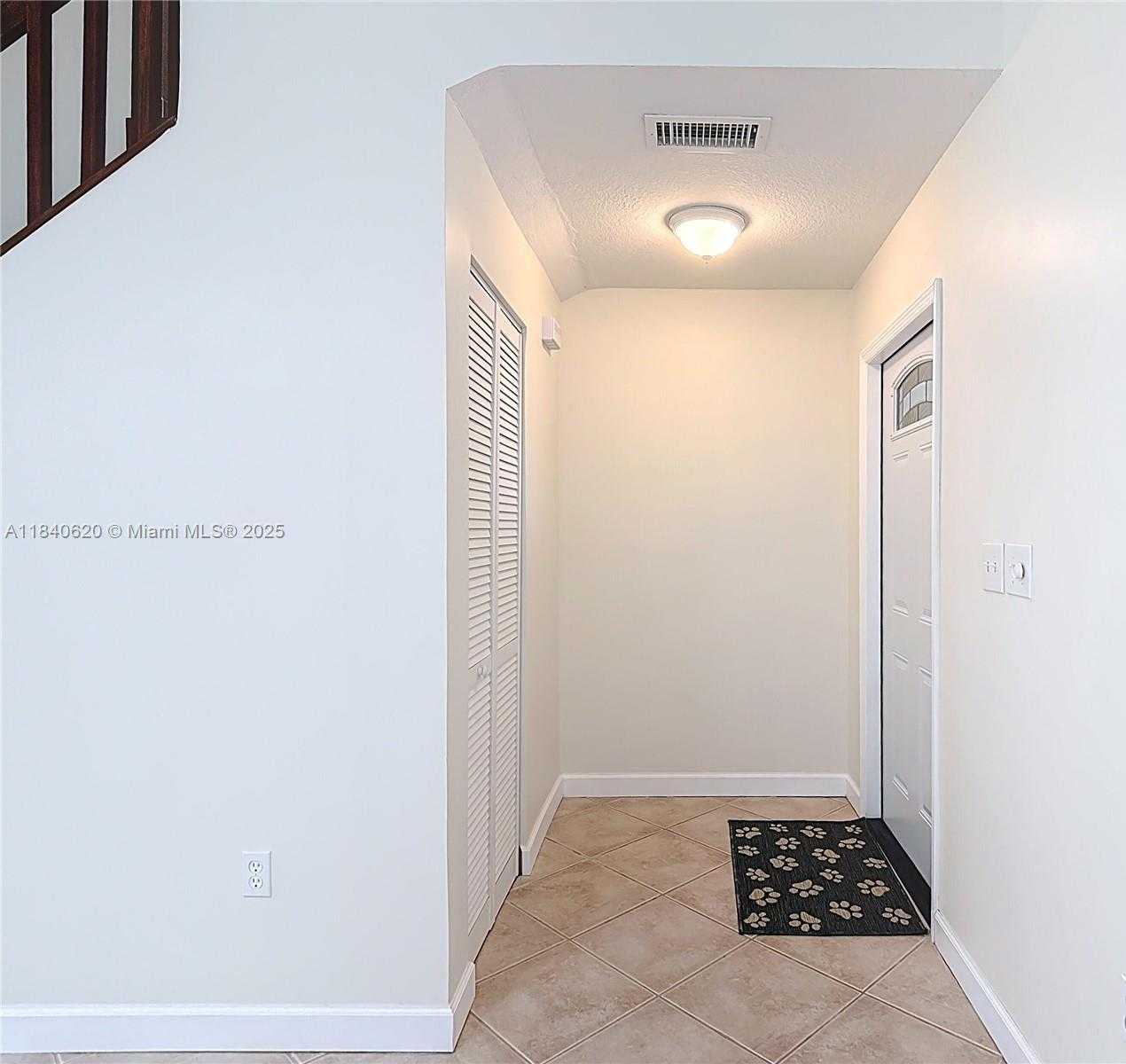Small Image of 12841 SOUTH WEST 146TH LN, Miami Number 4