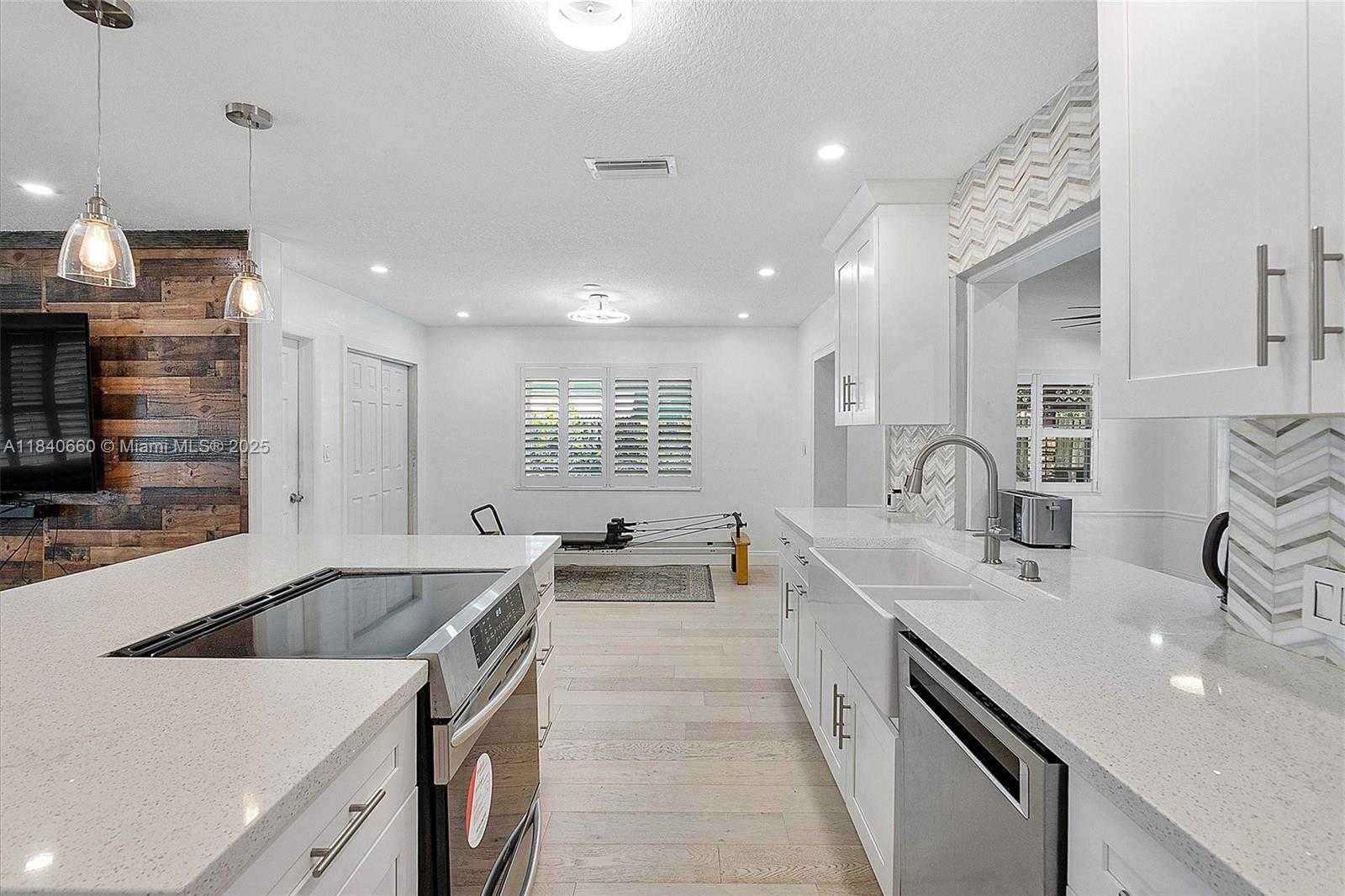 Small Image of 4980 SOUTH WEST 8TH CT, Margate Number 5
