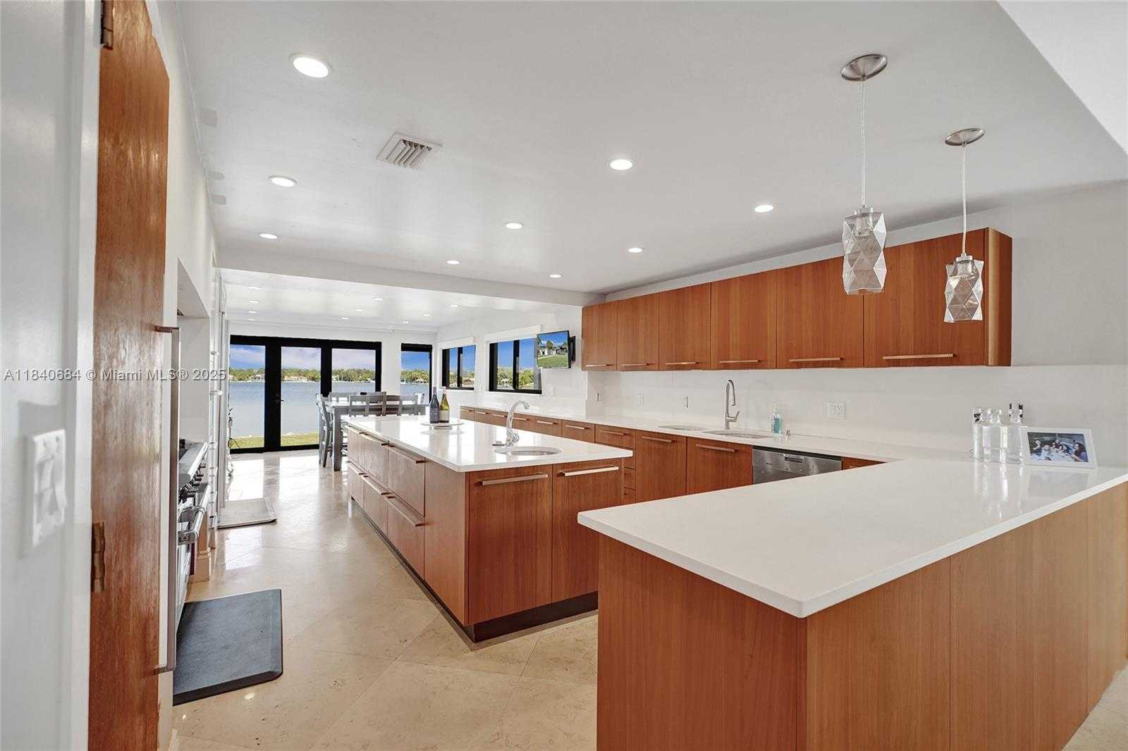 Small Image of 13724 SOUTH WEST 92ND CT, Miami Number 11
