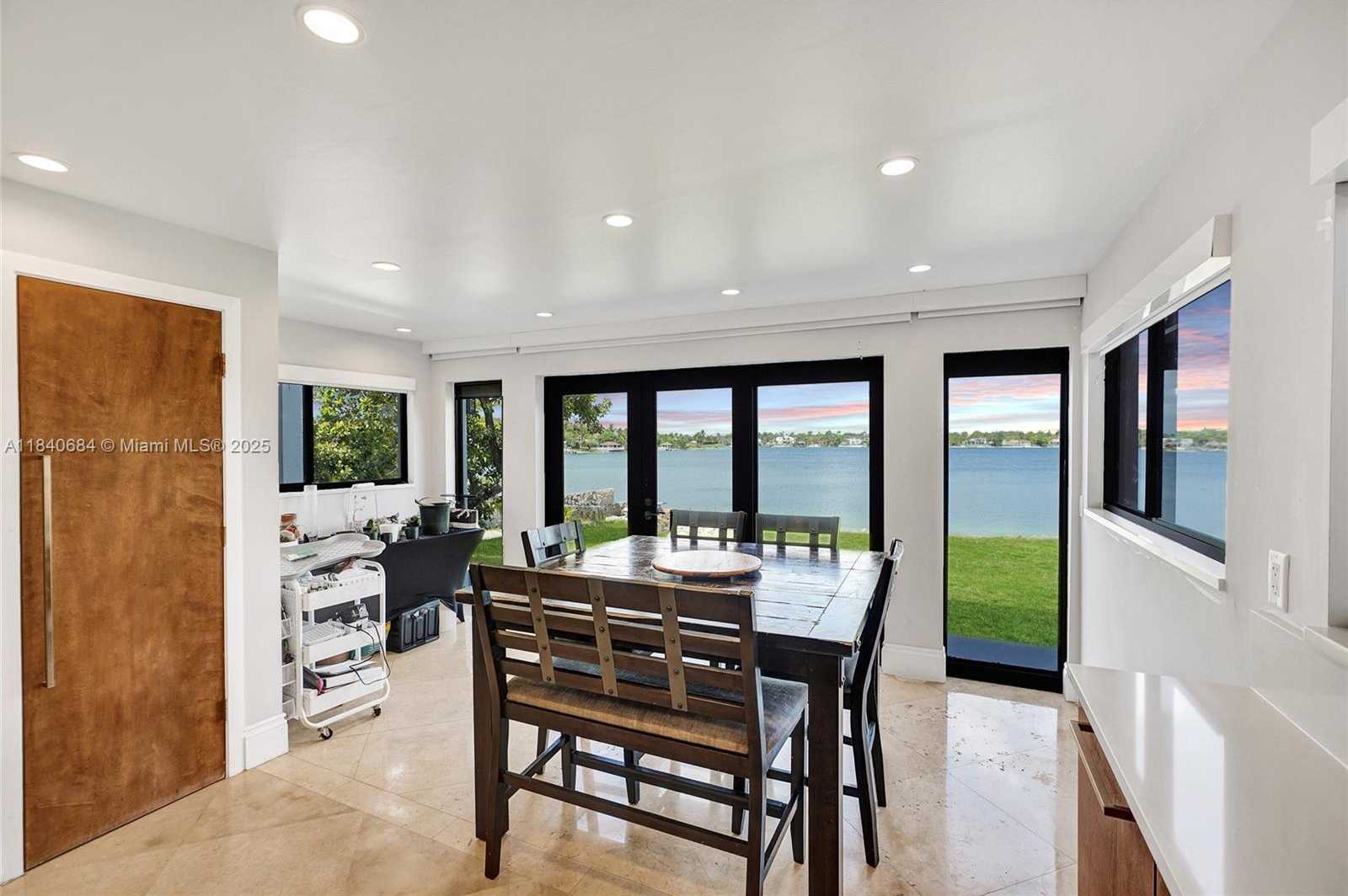 Small Image of 13724 SOUTH WEST 92ND CT, Miami Number 18